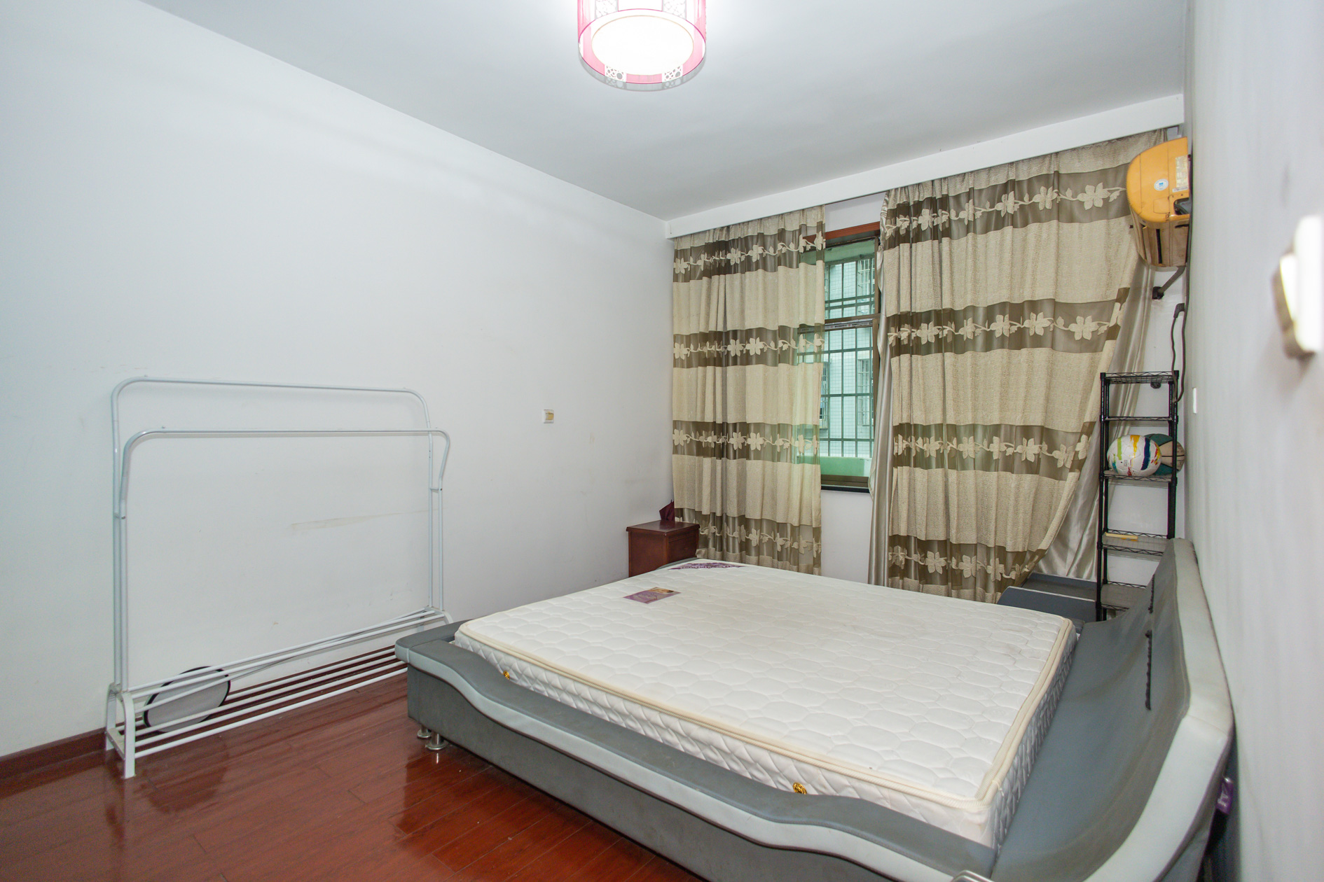 松雅安置小区 8室8厅4卫 228.0万 松雅安置小区 8室8厅4卫 228.0万卧室