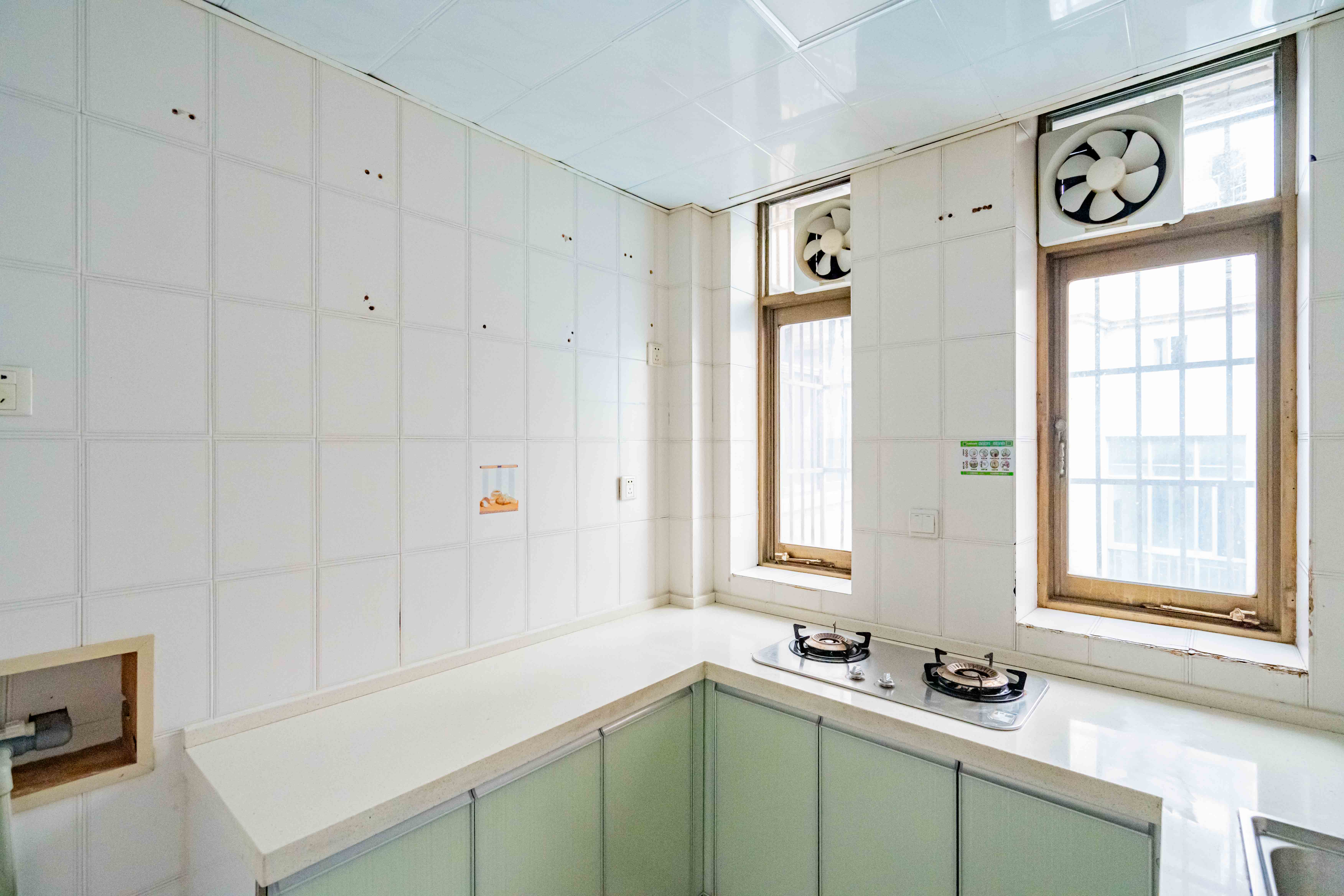 湖南省石油总公司宿舍 4室2厅2卫 121.0万 湖南省石油总公司宿舍 4室2厅2卫 121.0万厨房