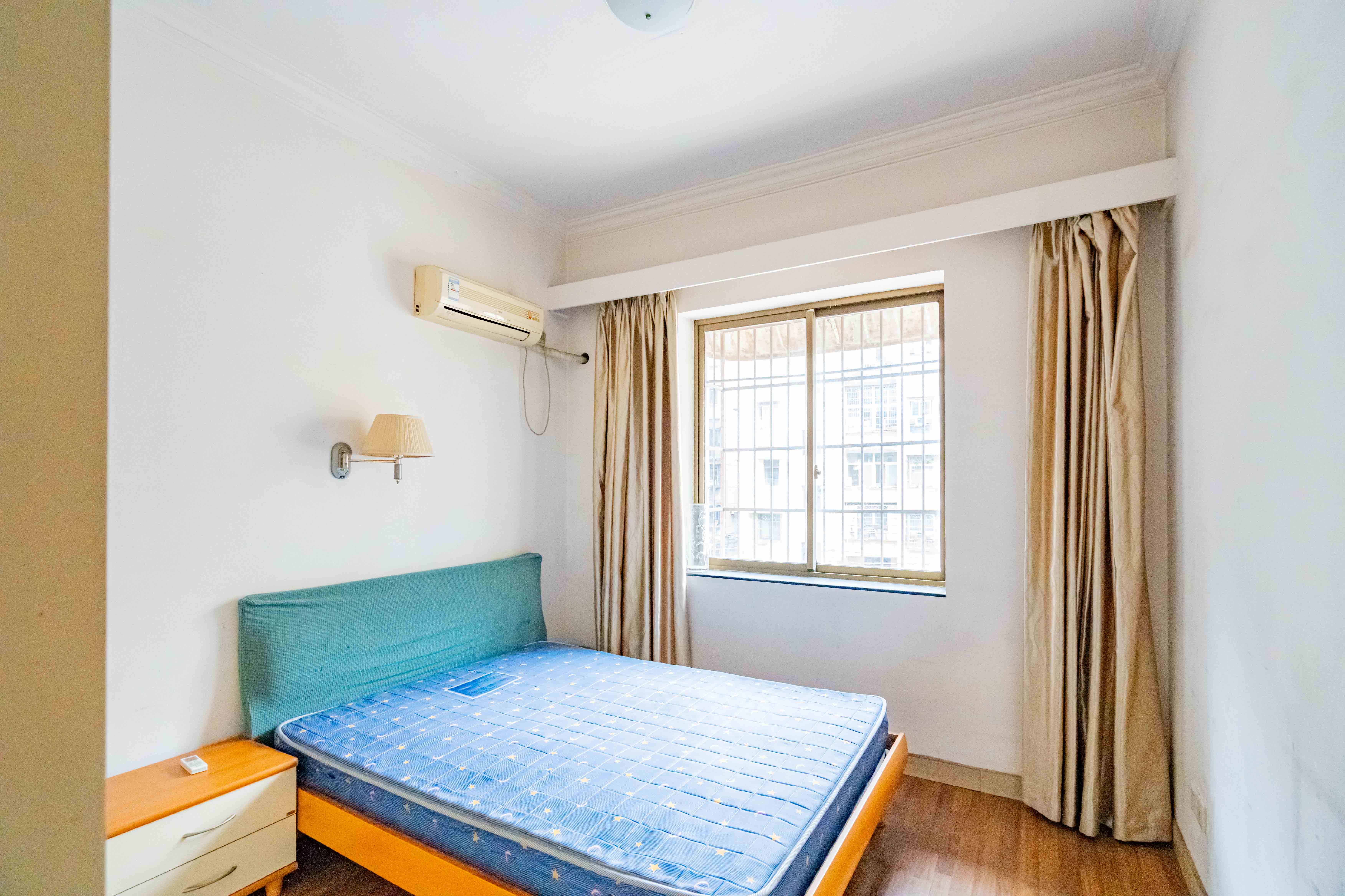 湖南省石油总公司宿舍 4室2厅2卫 121.0万 湖南省石油总公司宿舍 4室2厅2卫 121.0万卧室