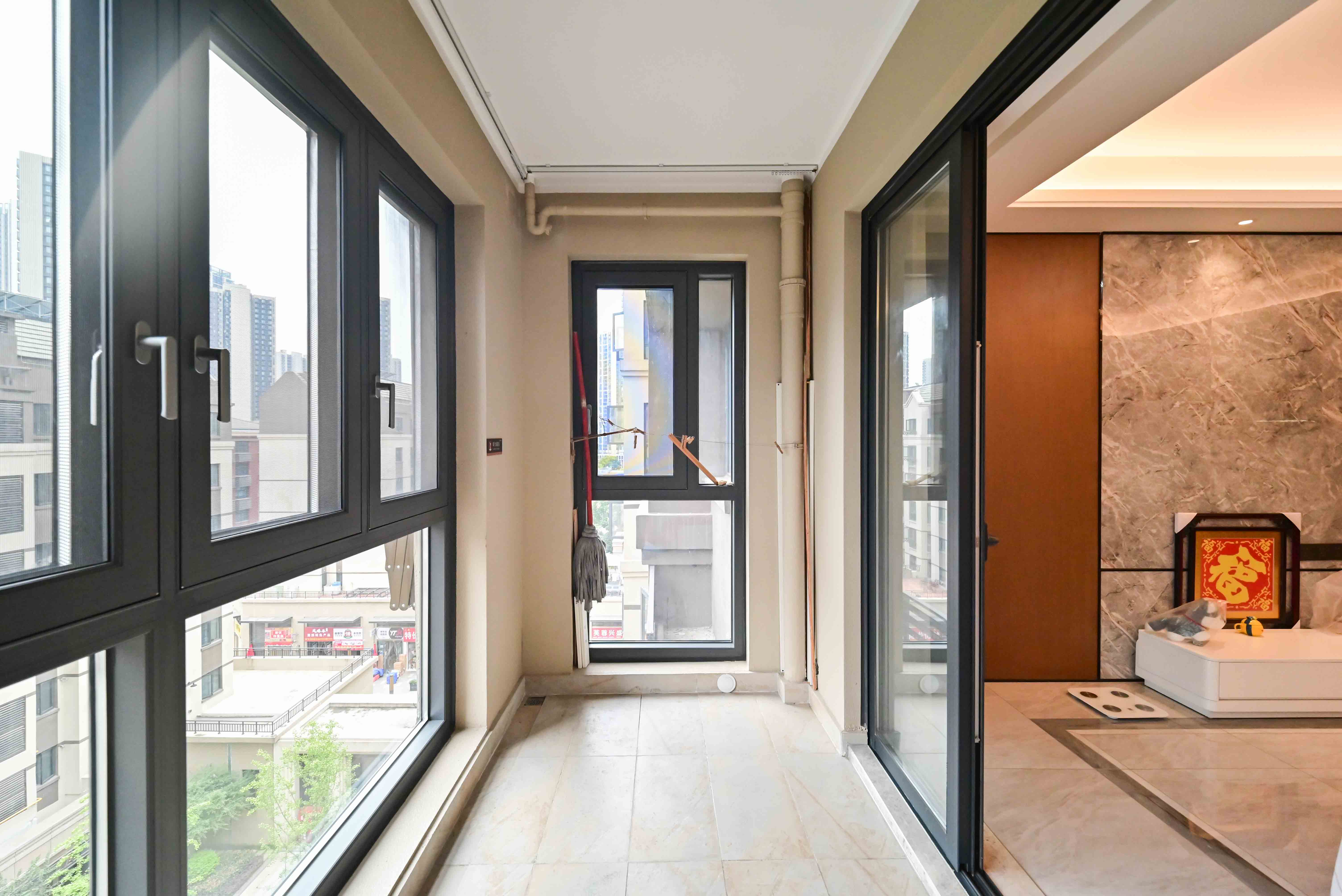 万科魅力之城天阔里 4室2厅2卫 195.0万 万科魅力之城天阔里 4室2厅2卫 195.0万阳台