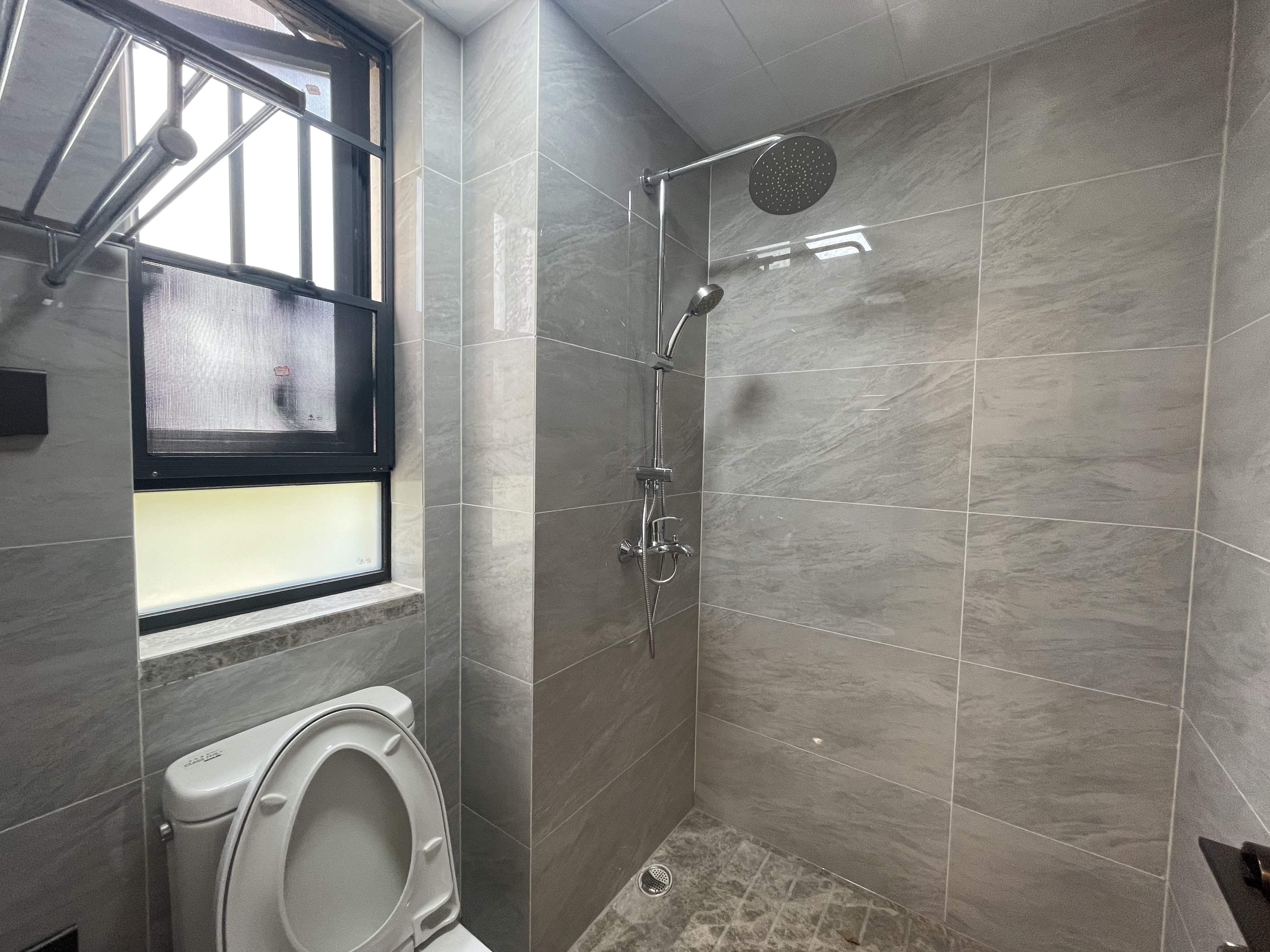 万科魅力之城天阔里  4室2厅2卫    218.8万卫生间