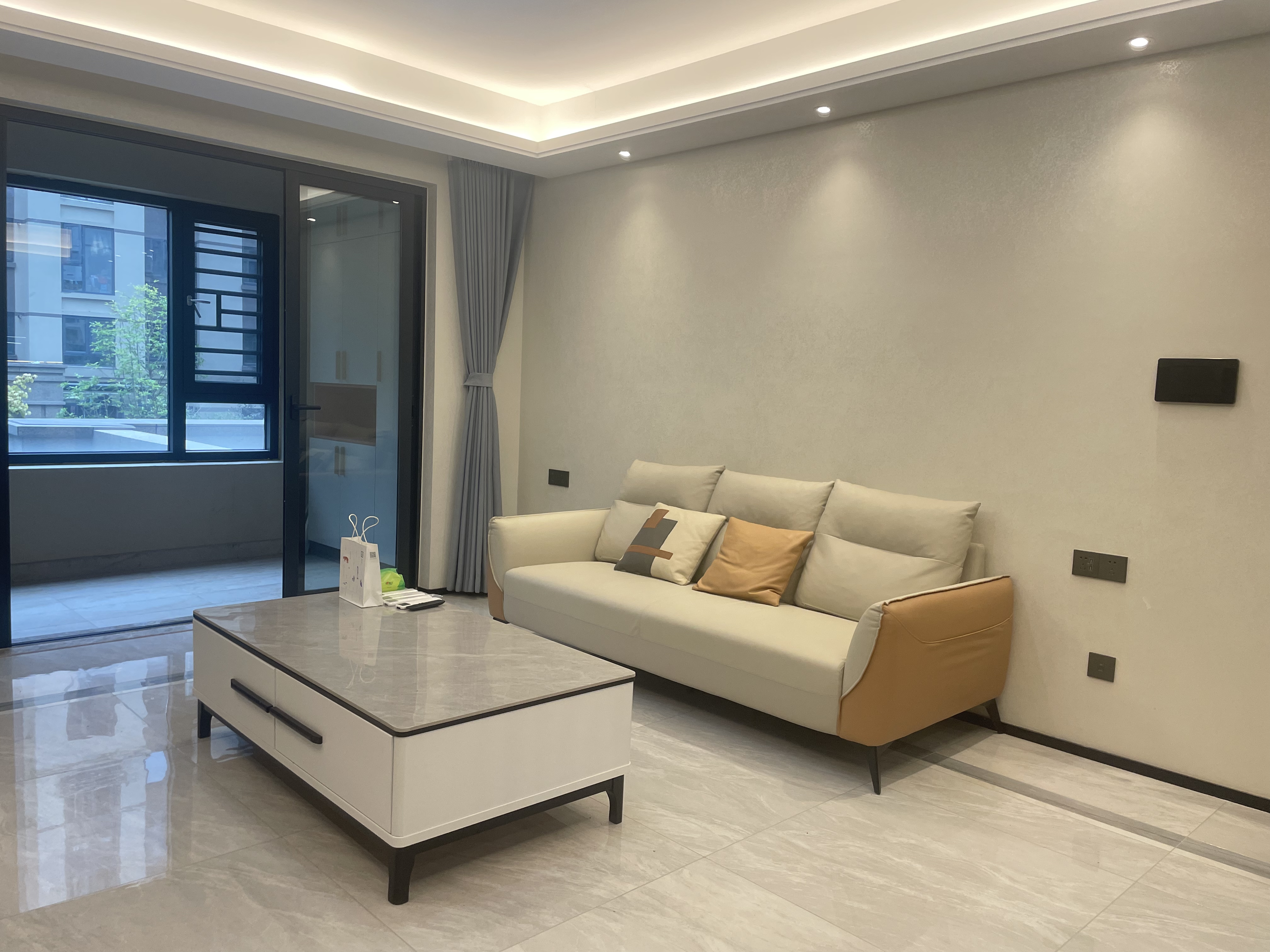 万科魅力之城天阔里  4室2厅2卫    218.8万客厅