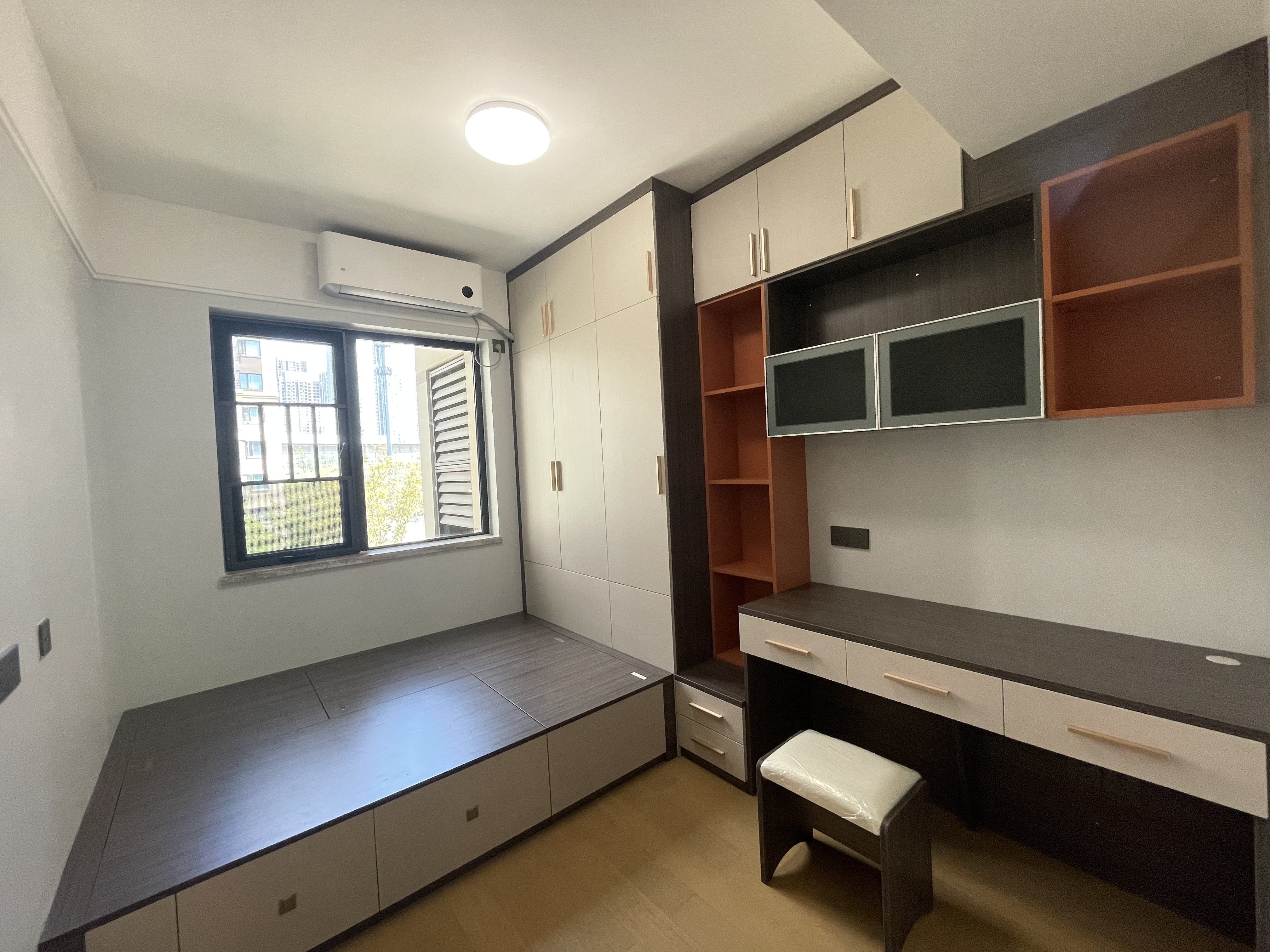 万科魅力之城天阔里  4室2厅2卫    218.8万其他