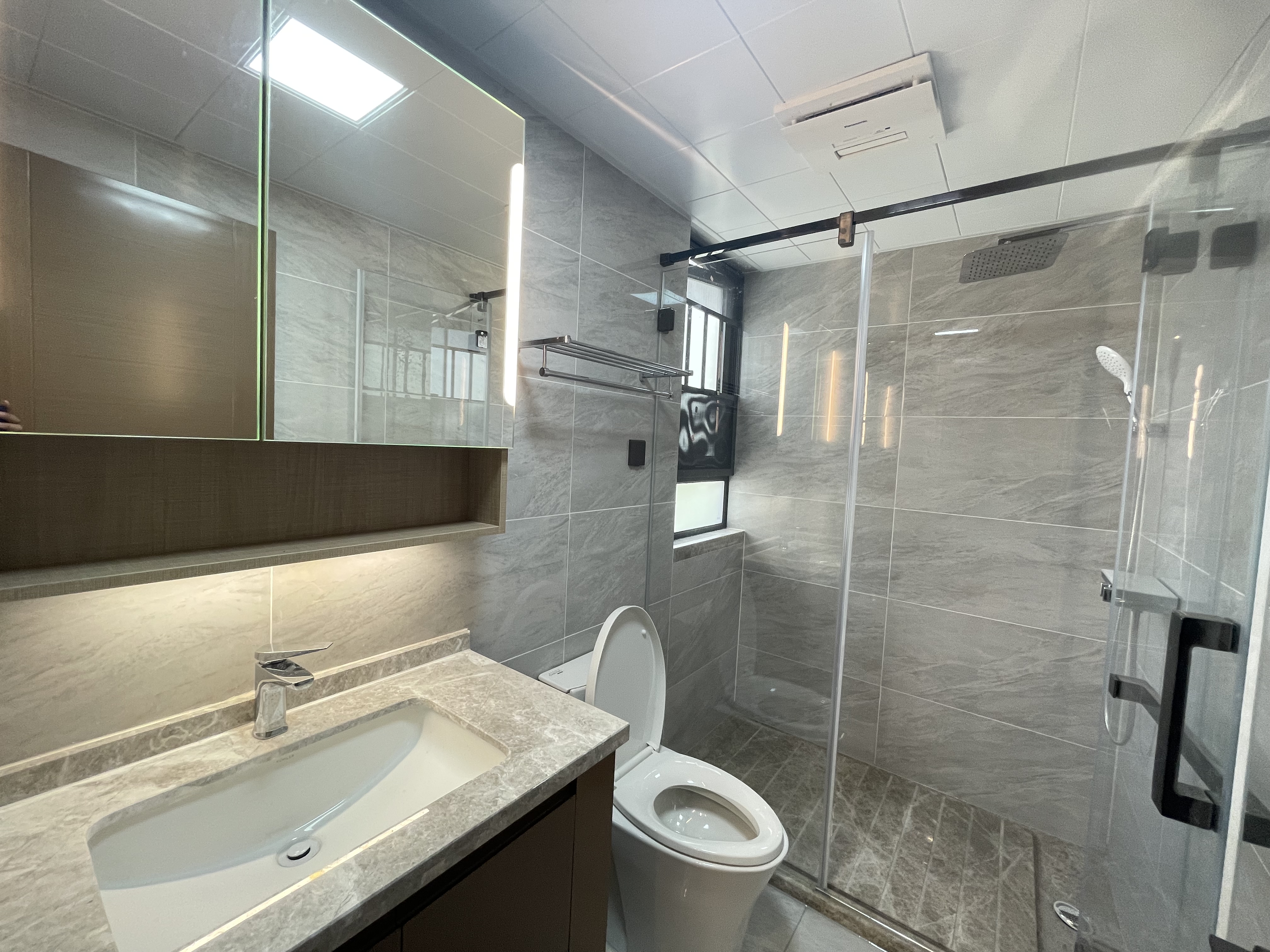 万科魅力之城天阔里  4室2厅2卫    218.8万卫生间