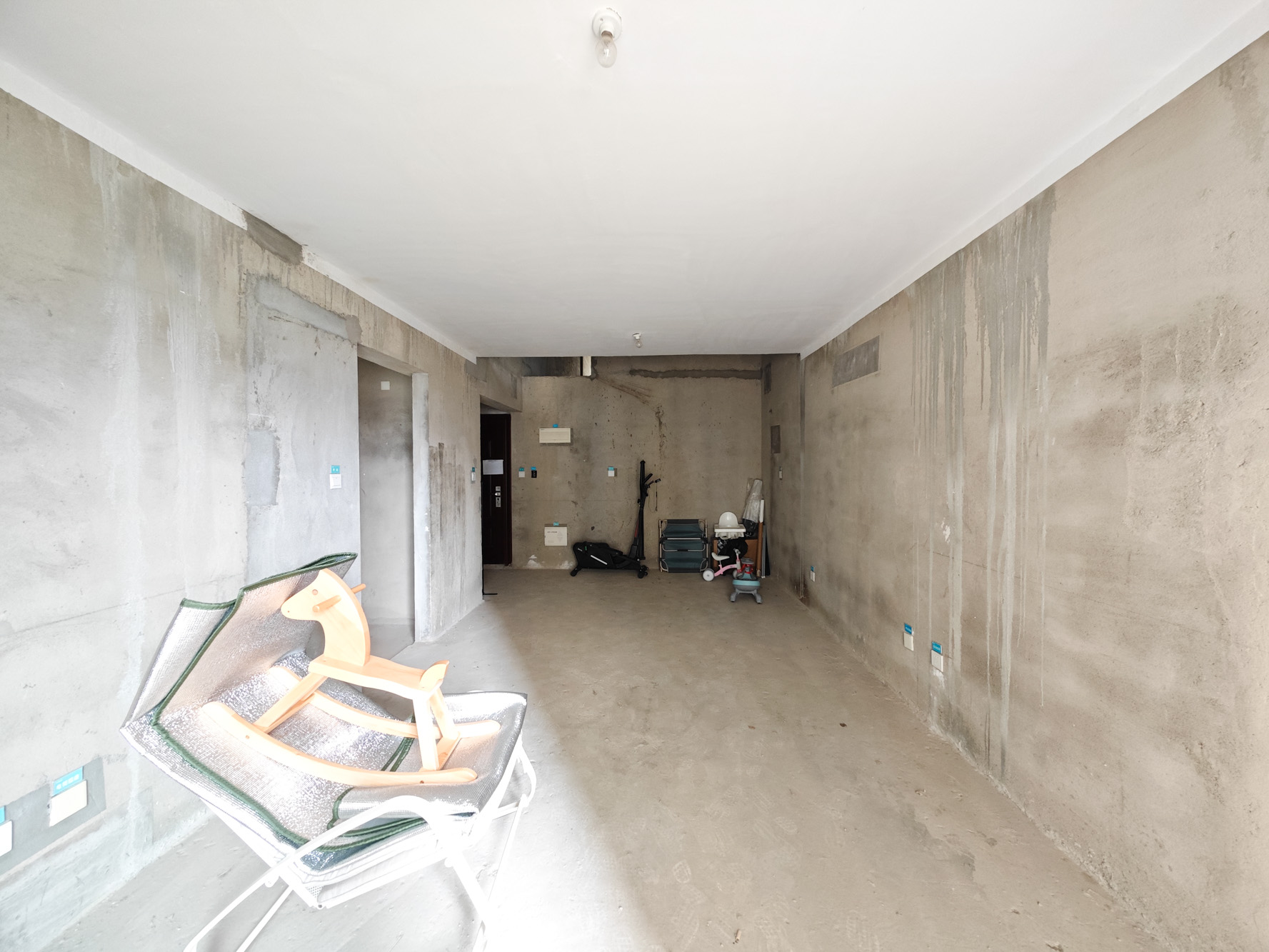 保利城(中航城国际社区、郡原美村) 4室2厅2卫 66.8万 保利城(中航城国际社区、郡原美村) 4室2厅2卫 66.8万客厅