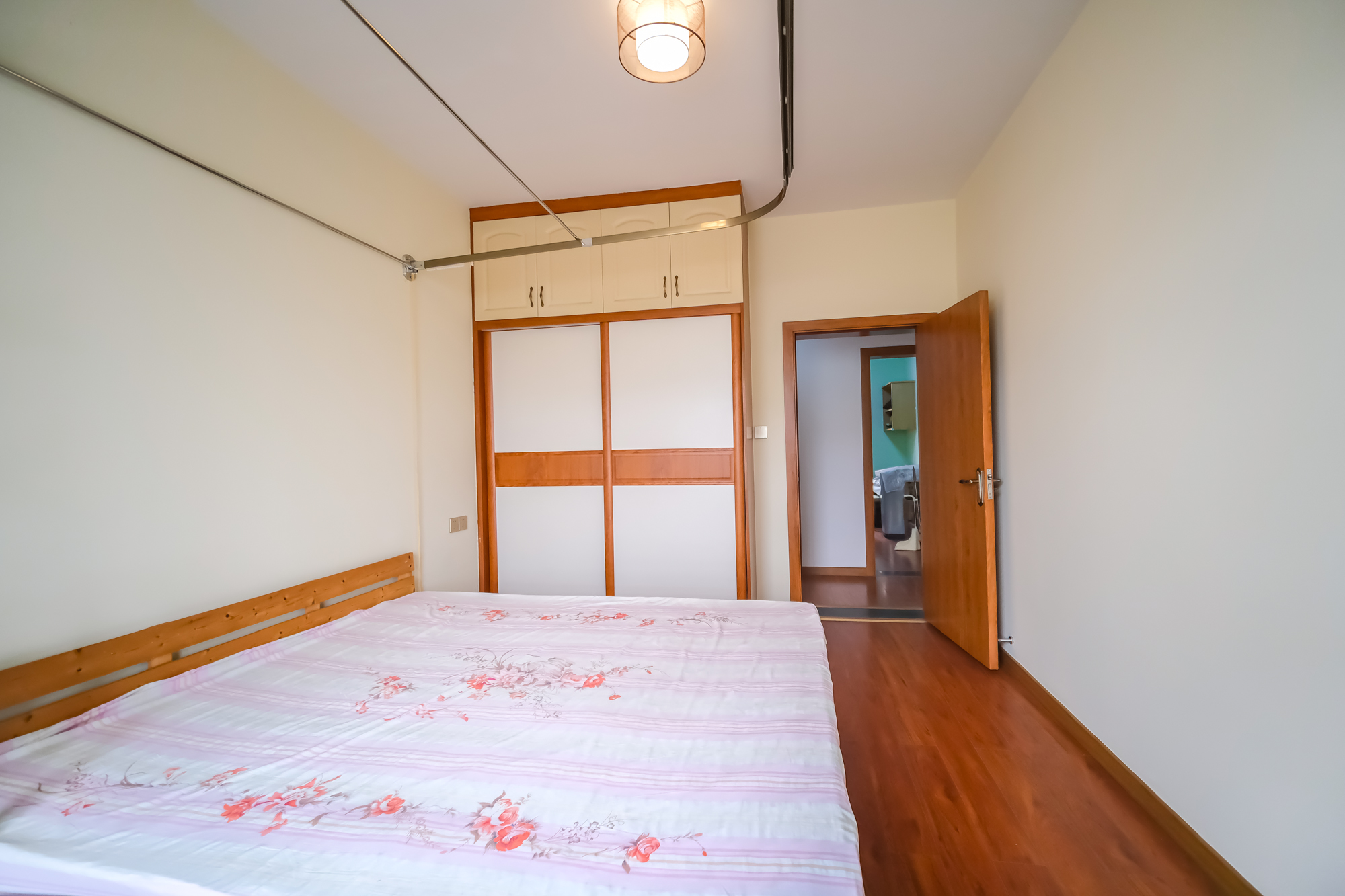 蟠龙欣苑  4室2厅1卫   116.00万卧室