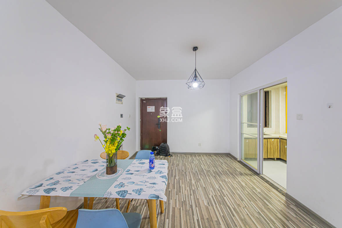 鑫远悦城(鑫远悦时代) 3室2厅1卫 95.0万 鑫远悦城(鑫远悦时代) 3室2厅1卫 95.0万客厅