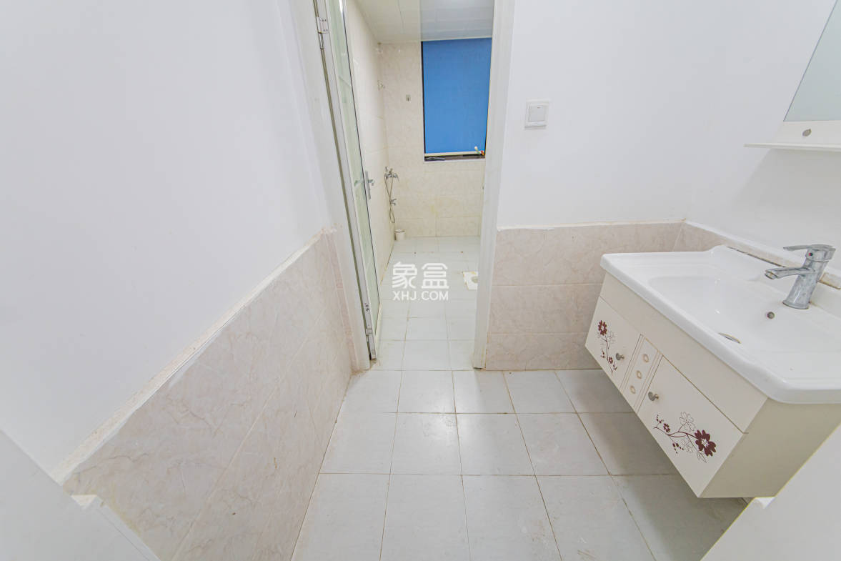 鑫远悦城(鑫远悦时代) 3室2厅1卫 95.0万 鑫远悦城(鑫远悦时代) 3室2厅1卫 95.0万卫生间