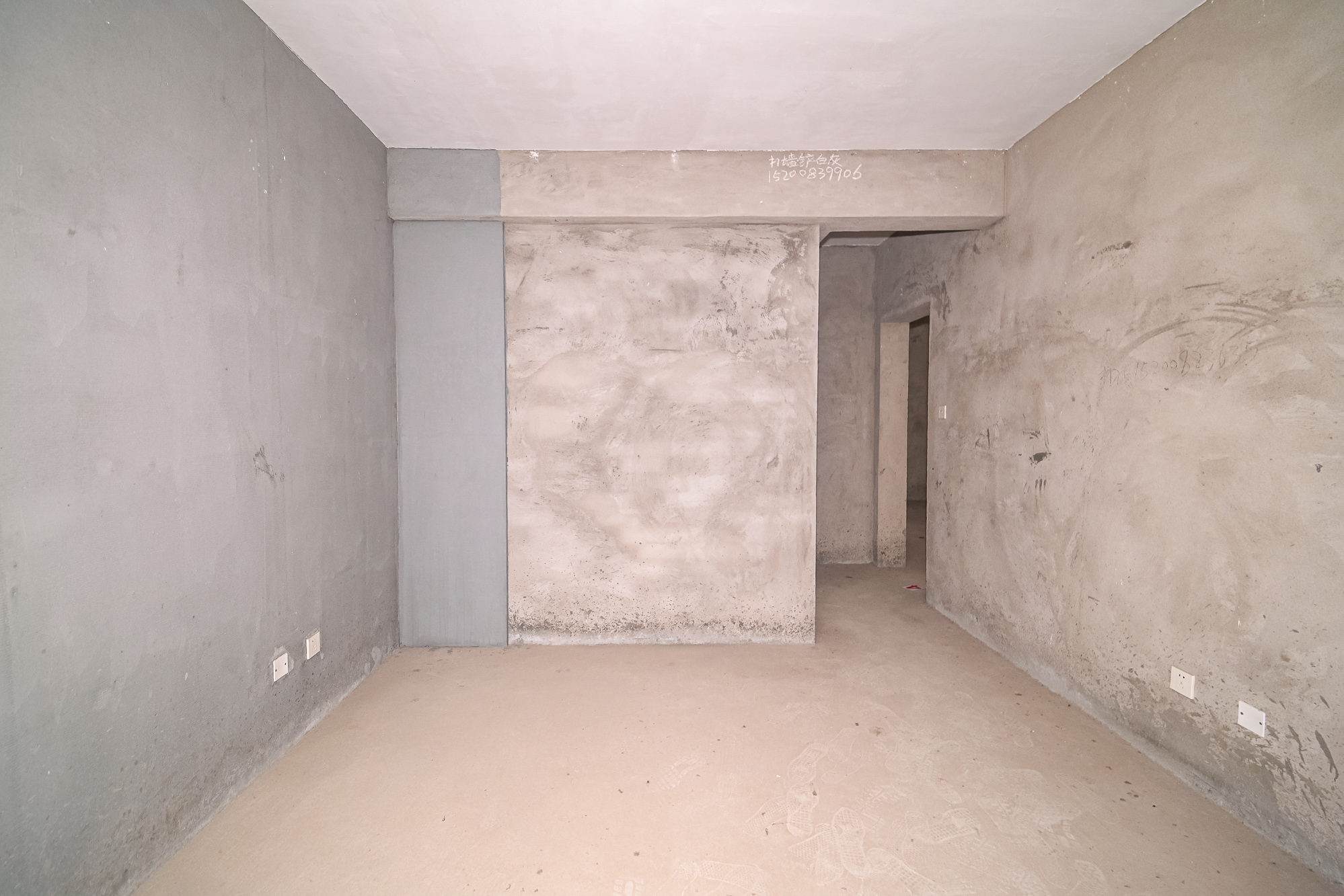 明发国际城  4室2厅2卫    90.0万卧室