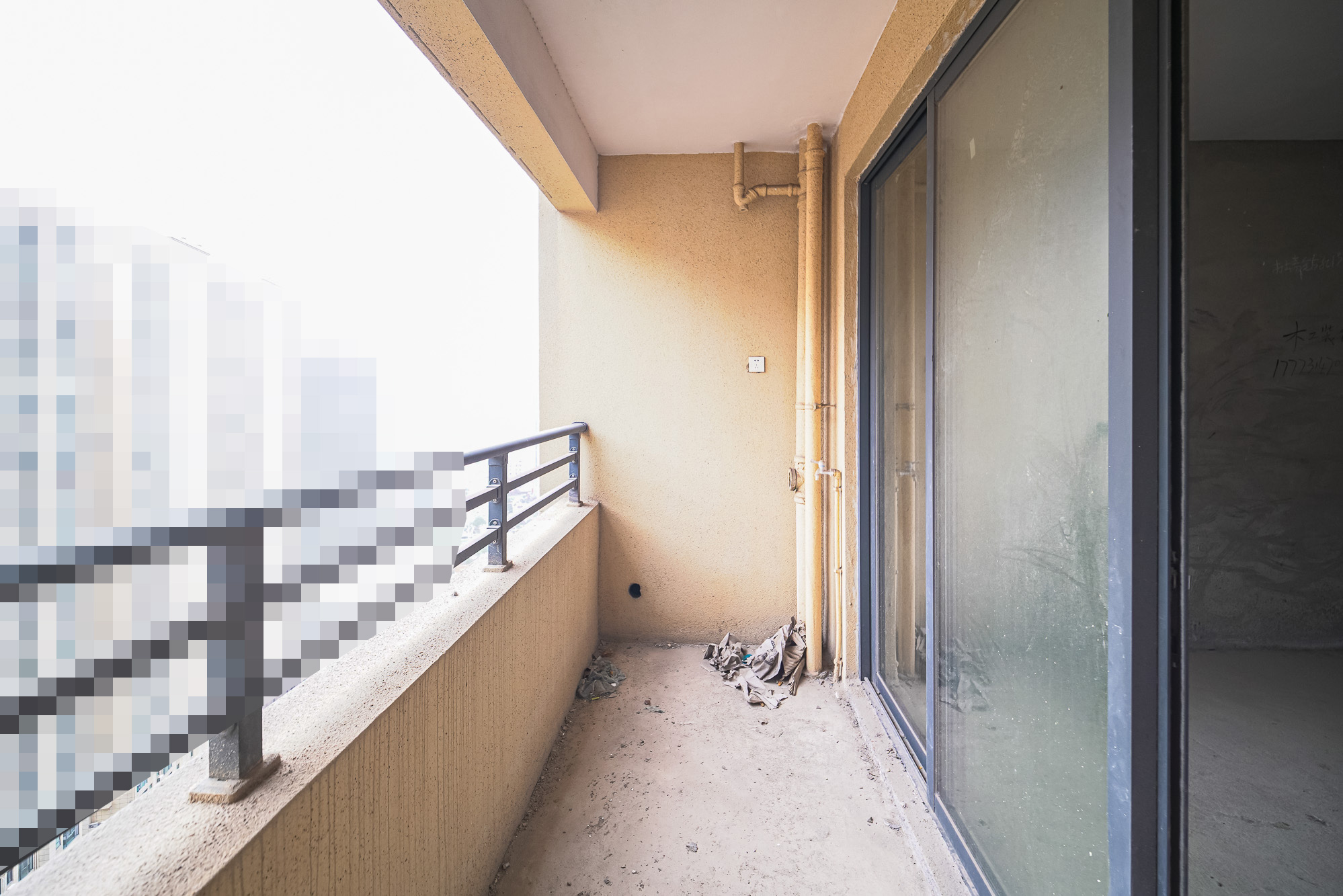 明发国际城  4室2厅2卫    90.0万阳台