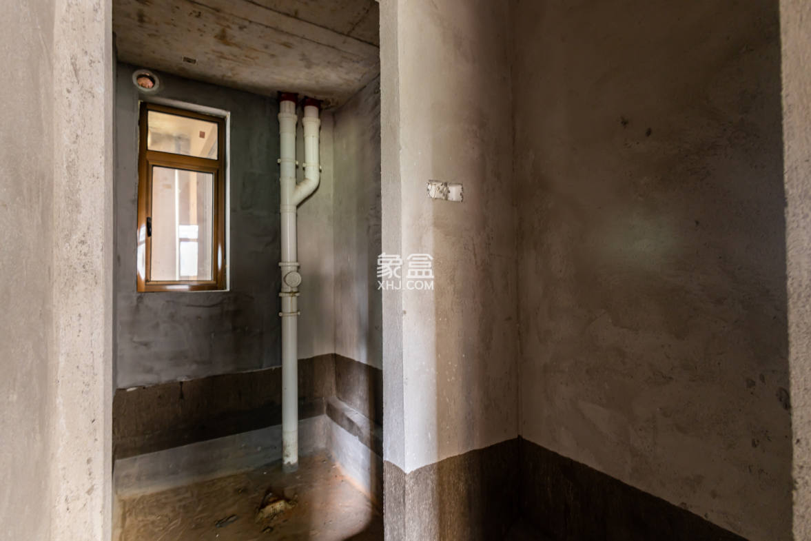 江山帝景哈佛  4室2厅2卫    96.8万 江山帝景哈佛  4室2厅2卫    96.8万卫生间