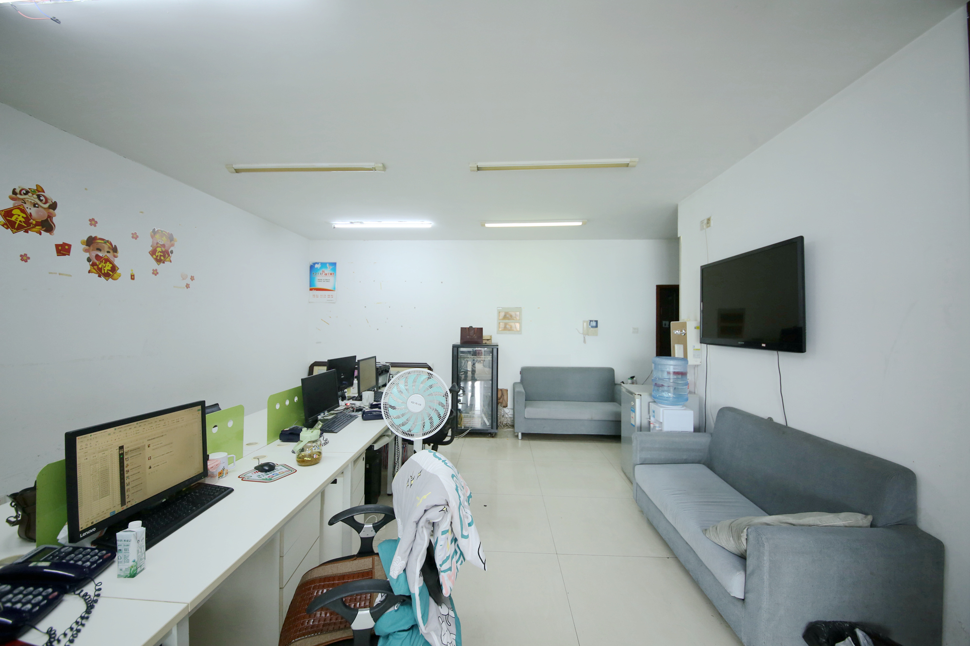欧陆经典  3室2厅1卫   180.00万客厅