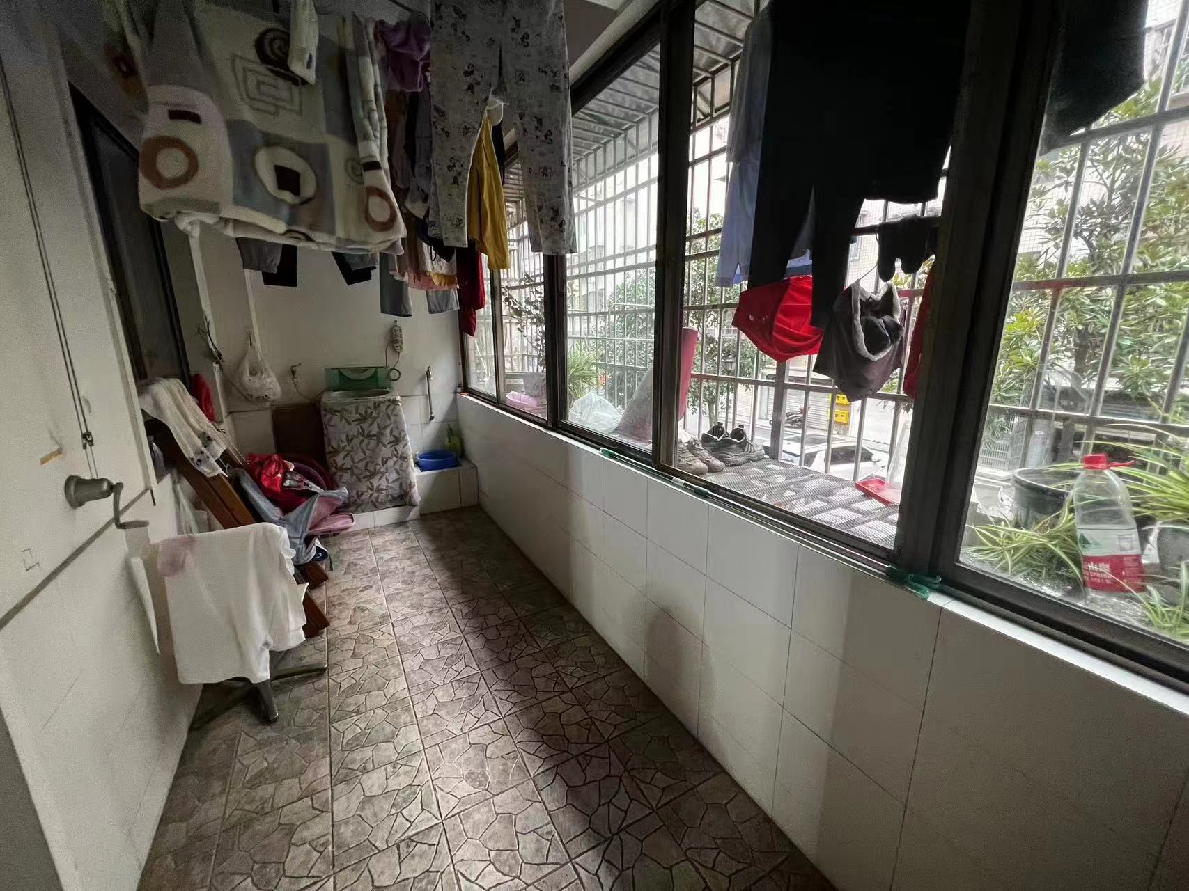 武警新村 4室2厅1卫 70.00万 武警新村 4室2厅1卫 70.00万室内图