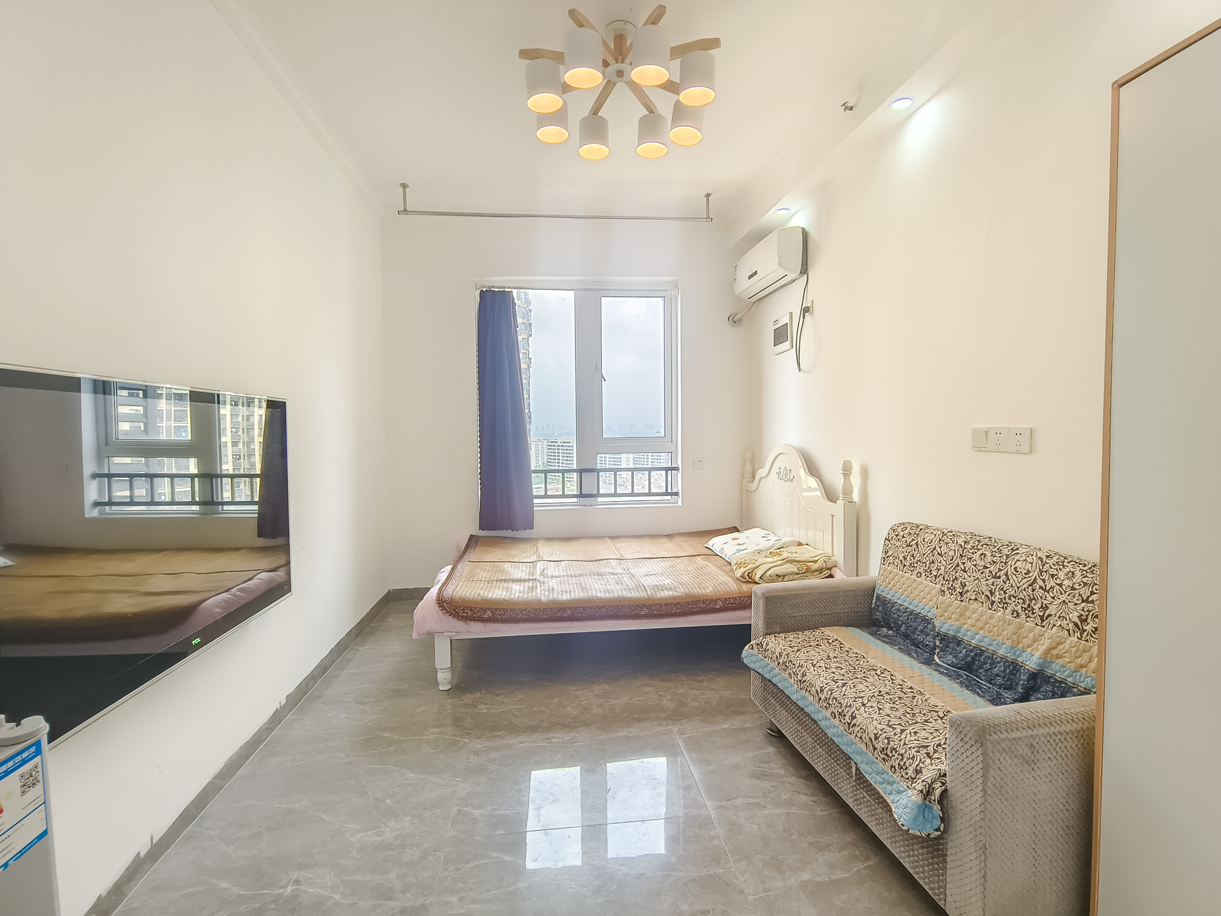 保利香槟国际 1室1厅1卫 20.0万 保利香槟国际 1室1厅1卫 20.0万客厅