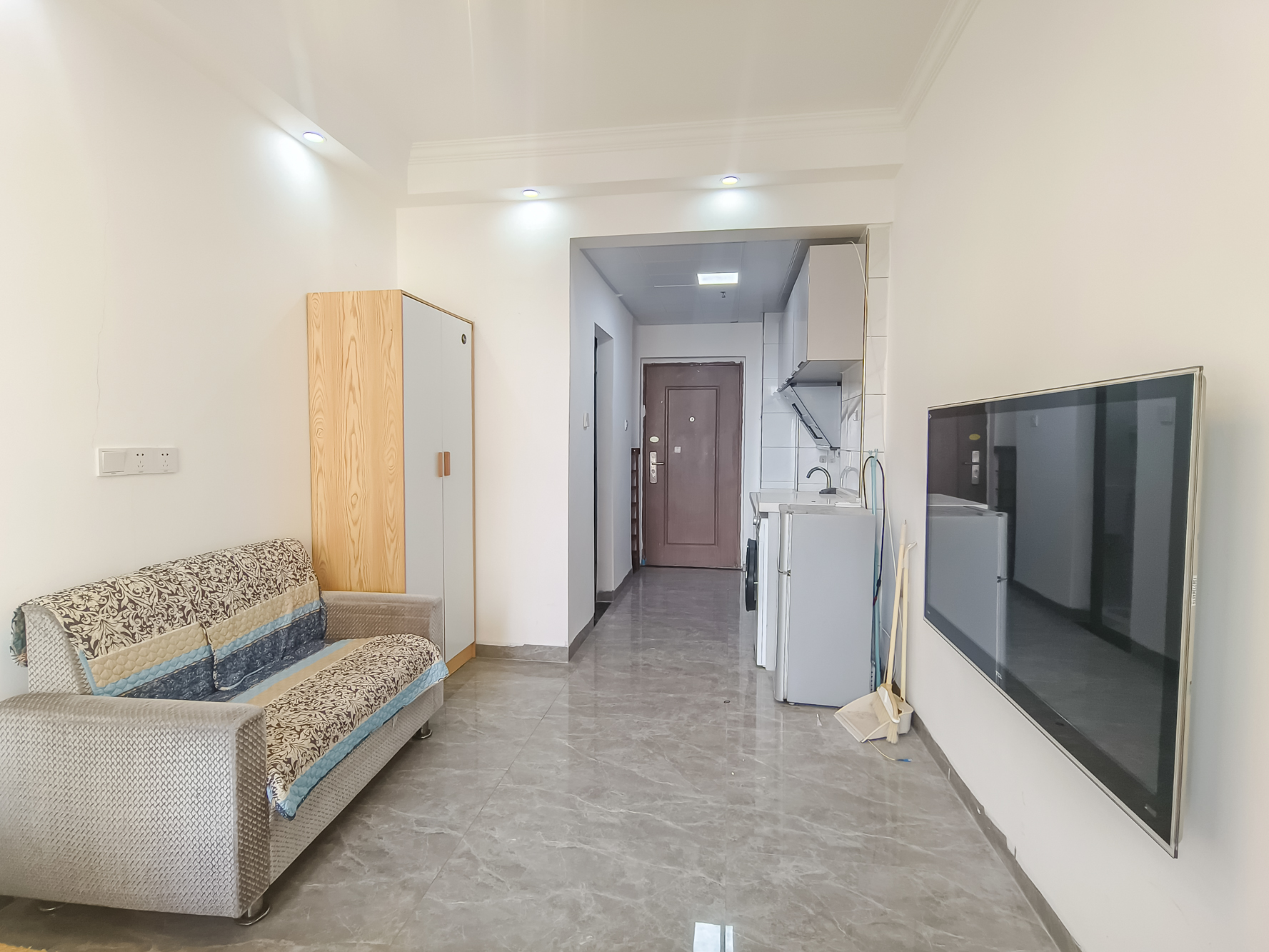 保利香槟国际 1室1厅1卫 20.0万 保利香槟国际 1室1厅1卫 20.0万客厅