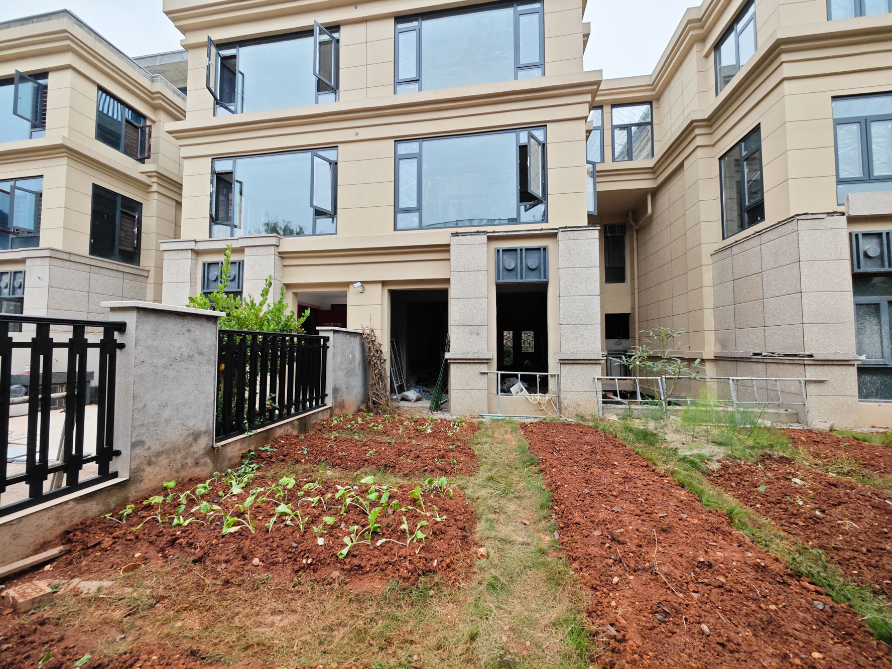 长房平和墅 5室2厅3卫 518.0万 长房平和墅 5室2厅3卫 518.0万其他