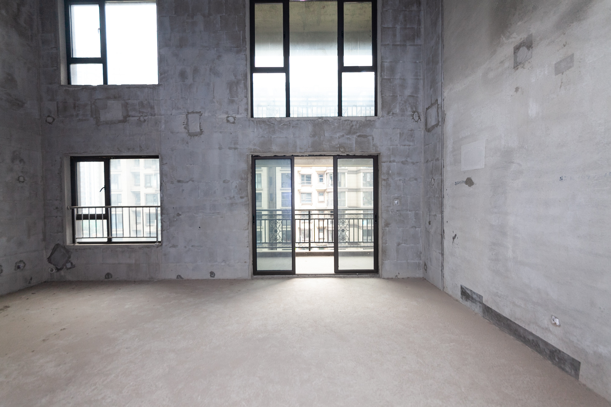 润和滨江府  4室2厅2卫    170.0万 润和滨江府  4室2厅2卫    170.0万客厅