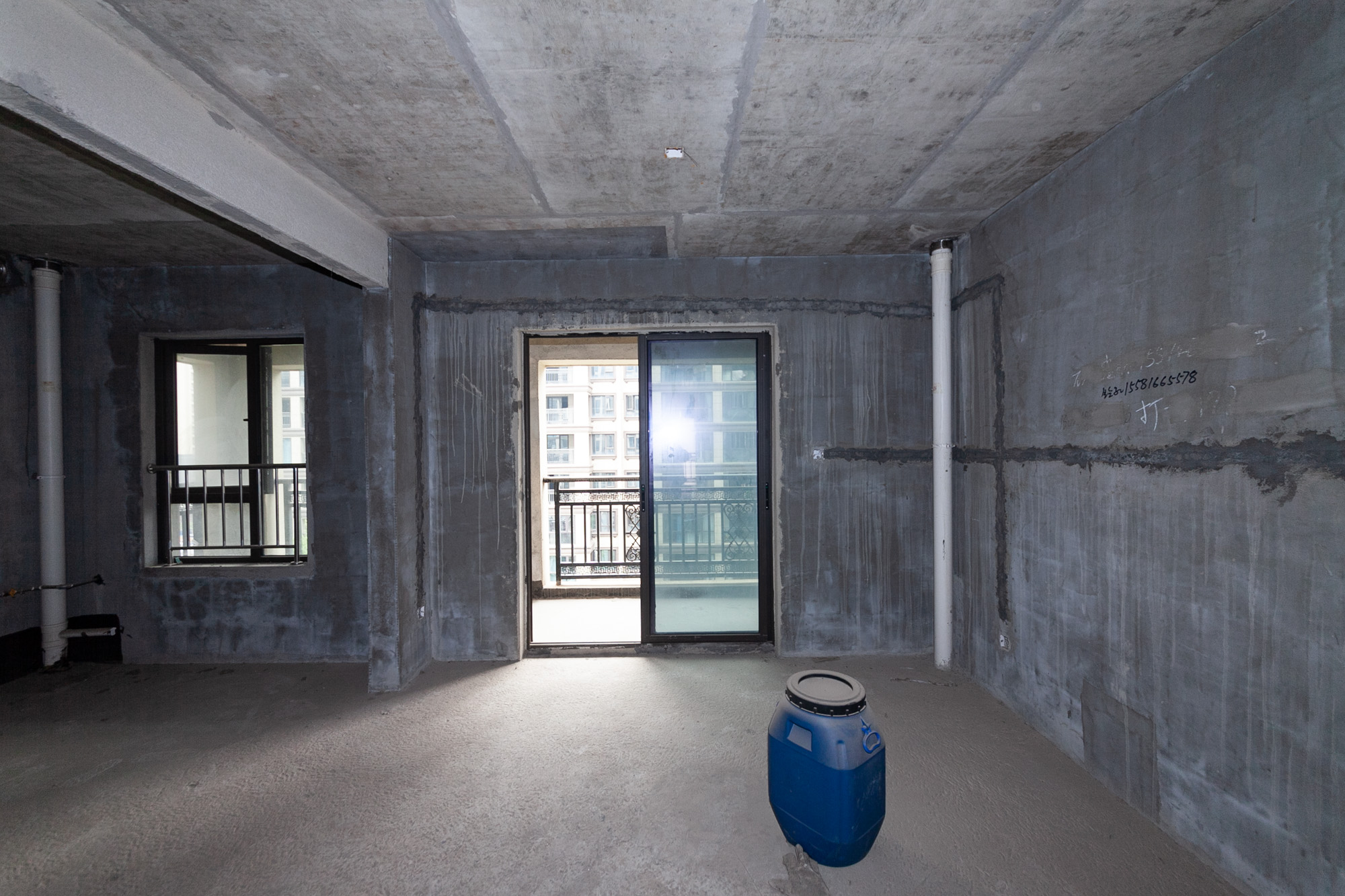 润和滨江府  4室2厅2卫    170.0万 润和滨江府  4室2厅2卫    170.0万客厅