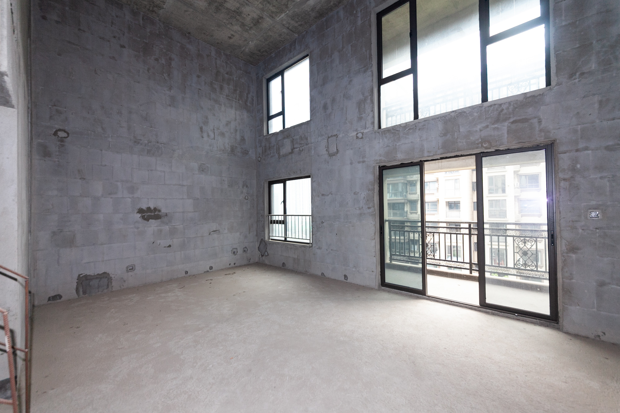 润和滨江府  4室2厅2卫    170.0万 润和滨江府  4室2厅2卫    170.0万客厅