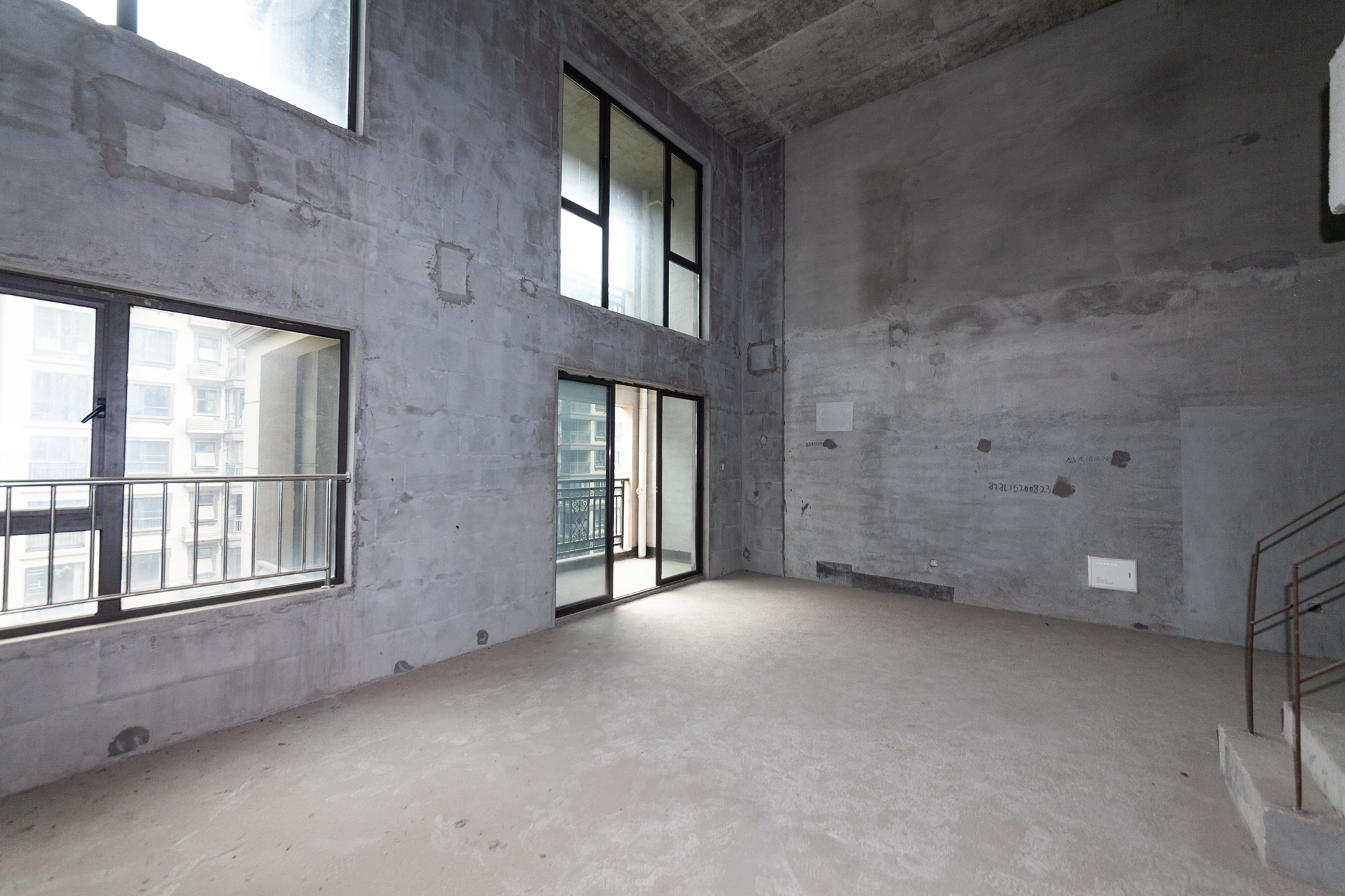 润和滨江府  4室2厅2卫    170.0万 润和滨江府  4室2厅2卫    170.0万客厅