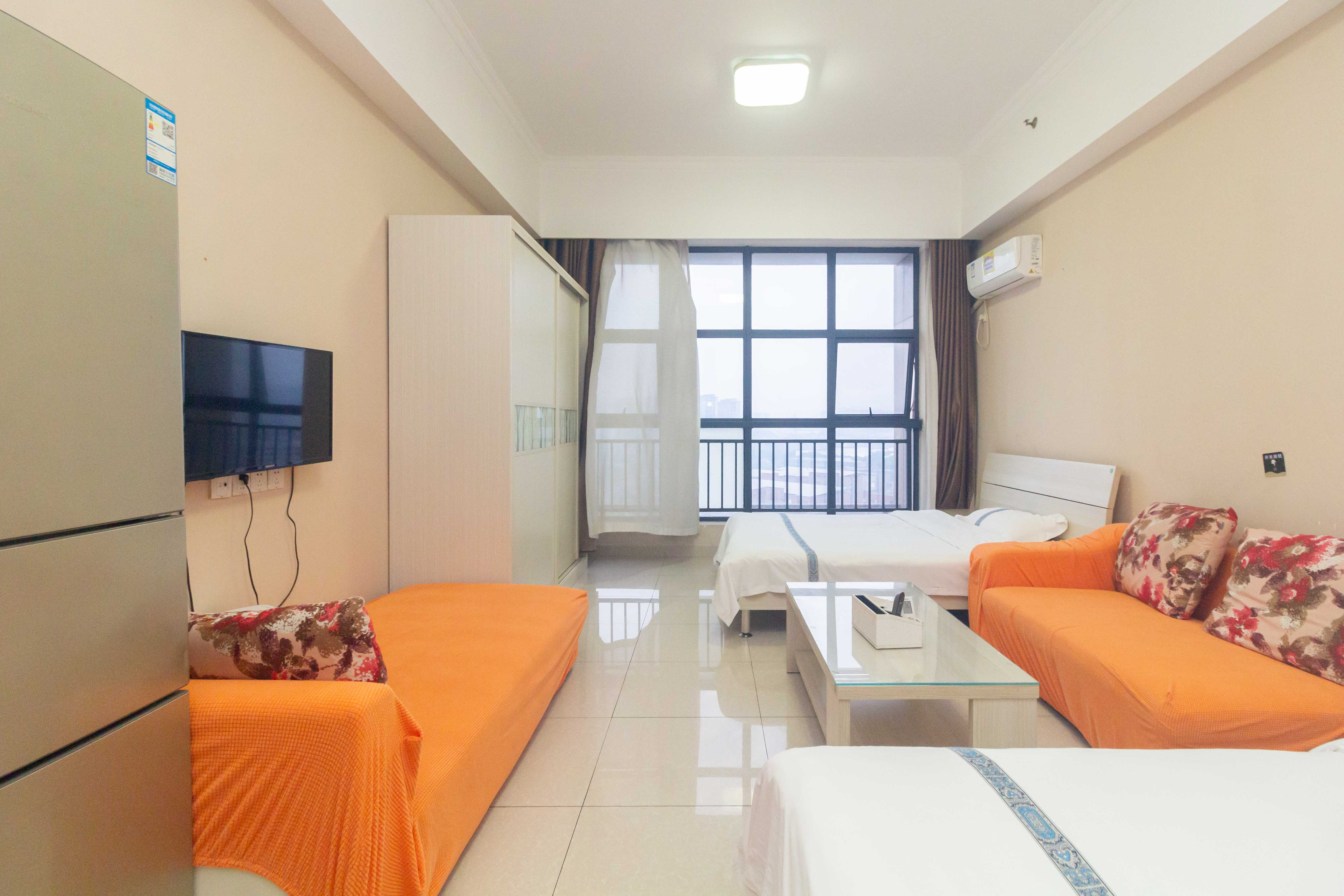 领东汇 1室1厅1卫 29.0万 领东汇 1室1厅1卫 29.0万客厅