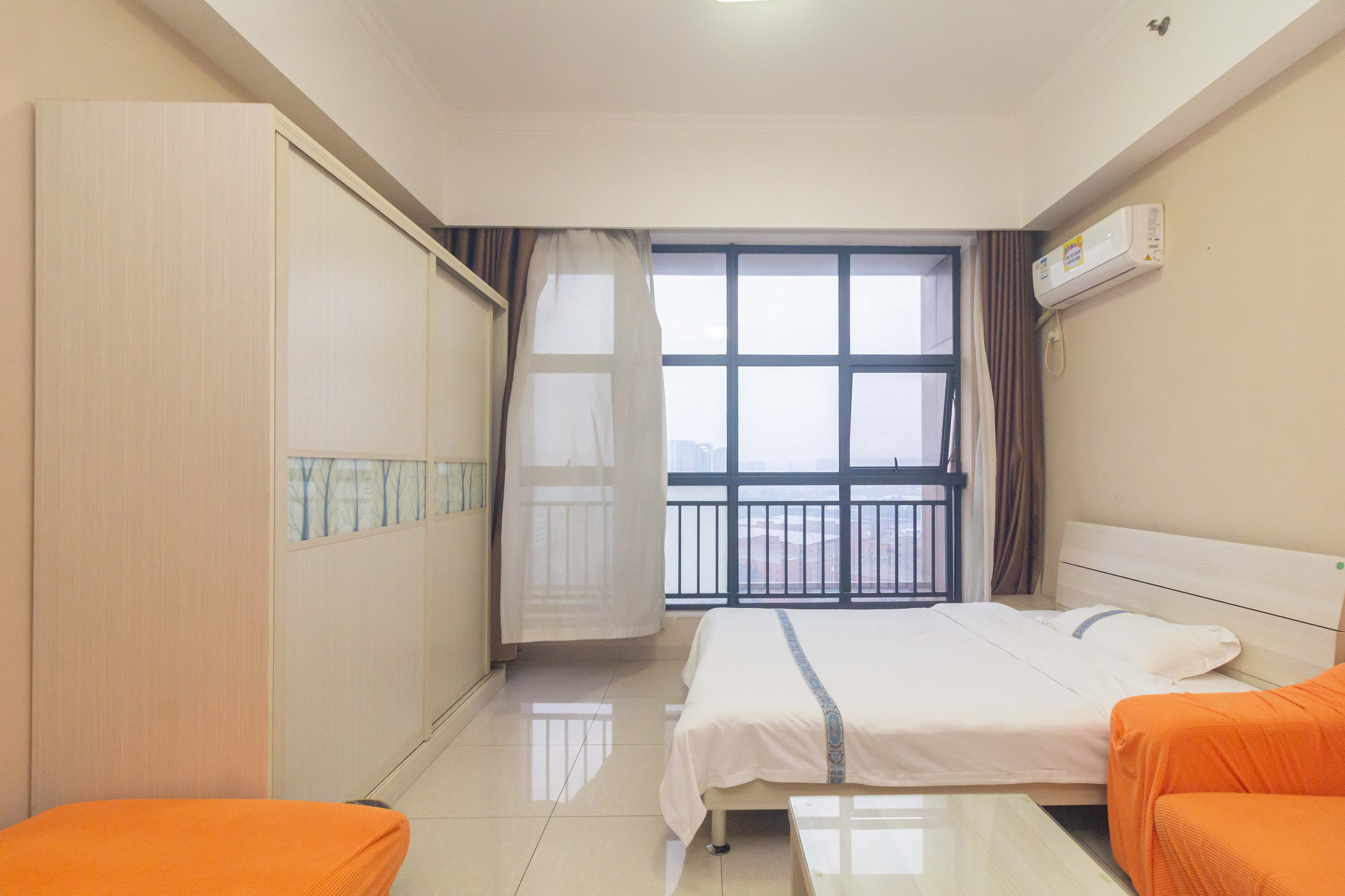 领东汇 1室1厅1卫 29.0万 领东汇 1室1厅1卫 29.0万客厅