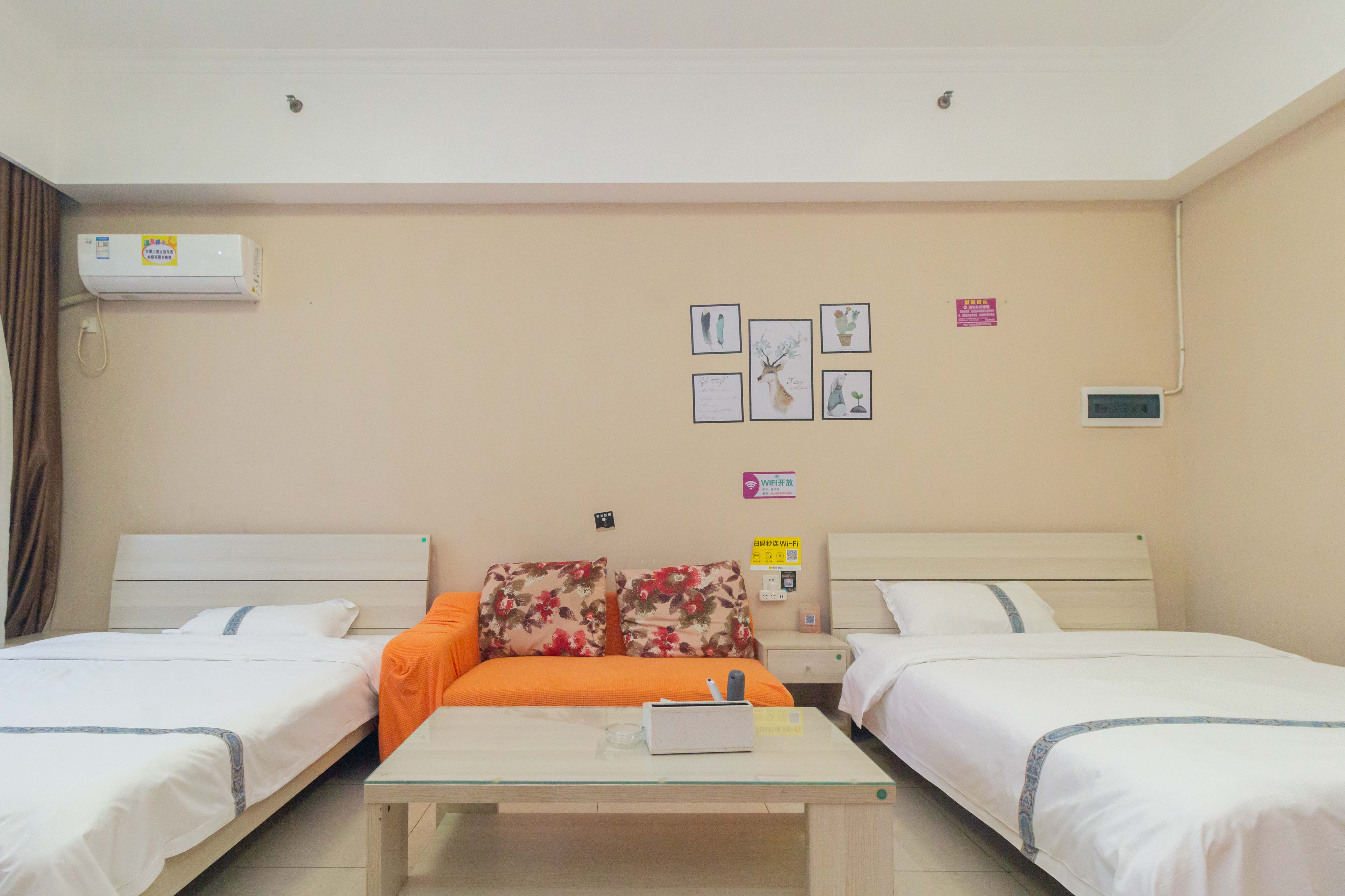 领东汇 1室1厅1卫 29.0万 领东汇 1室1厅1卫 29.0万客厅