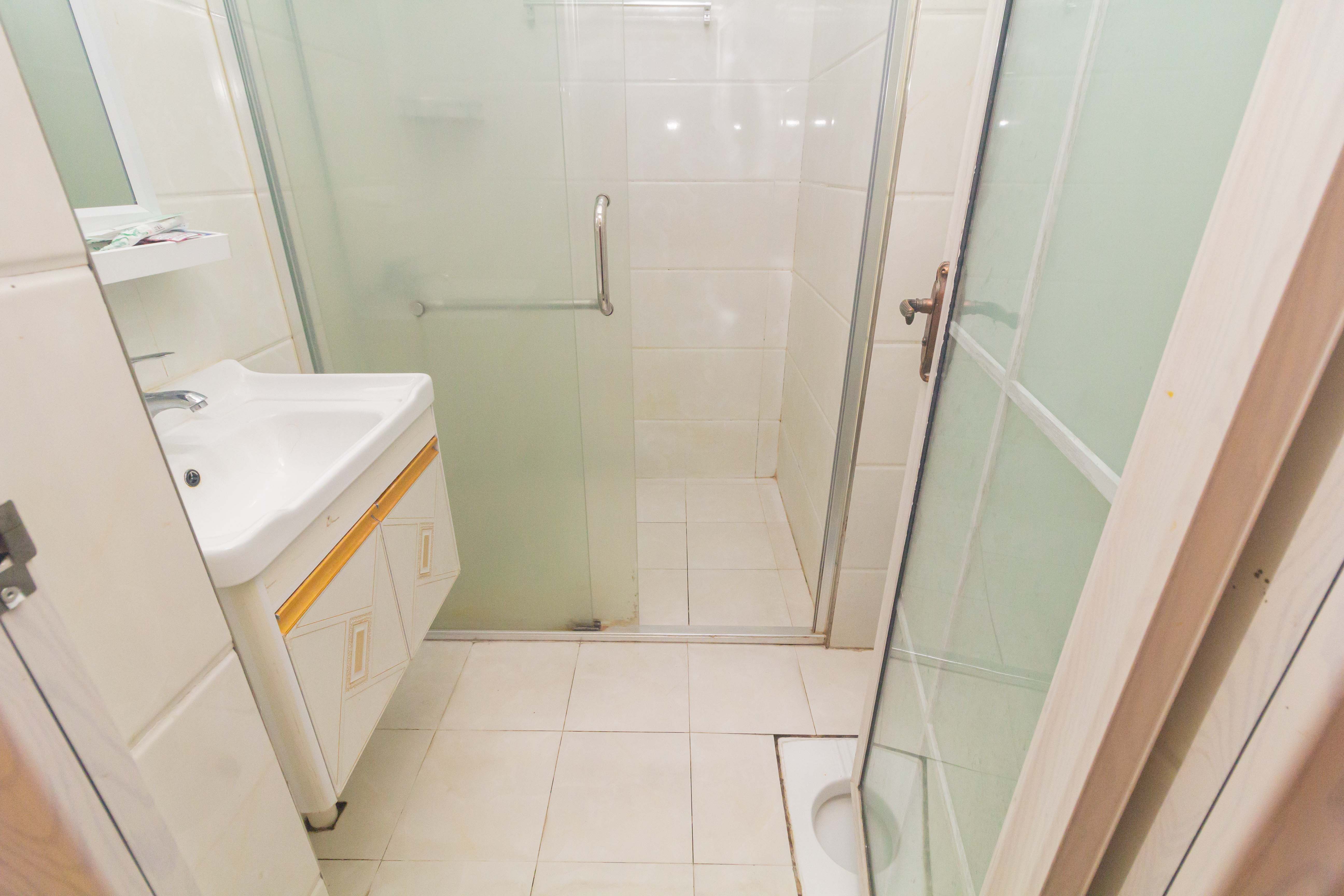 领东汇 1室1厅1卫 29.0万 领东汇 1室1厅1卫 29.0万卫生间