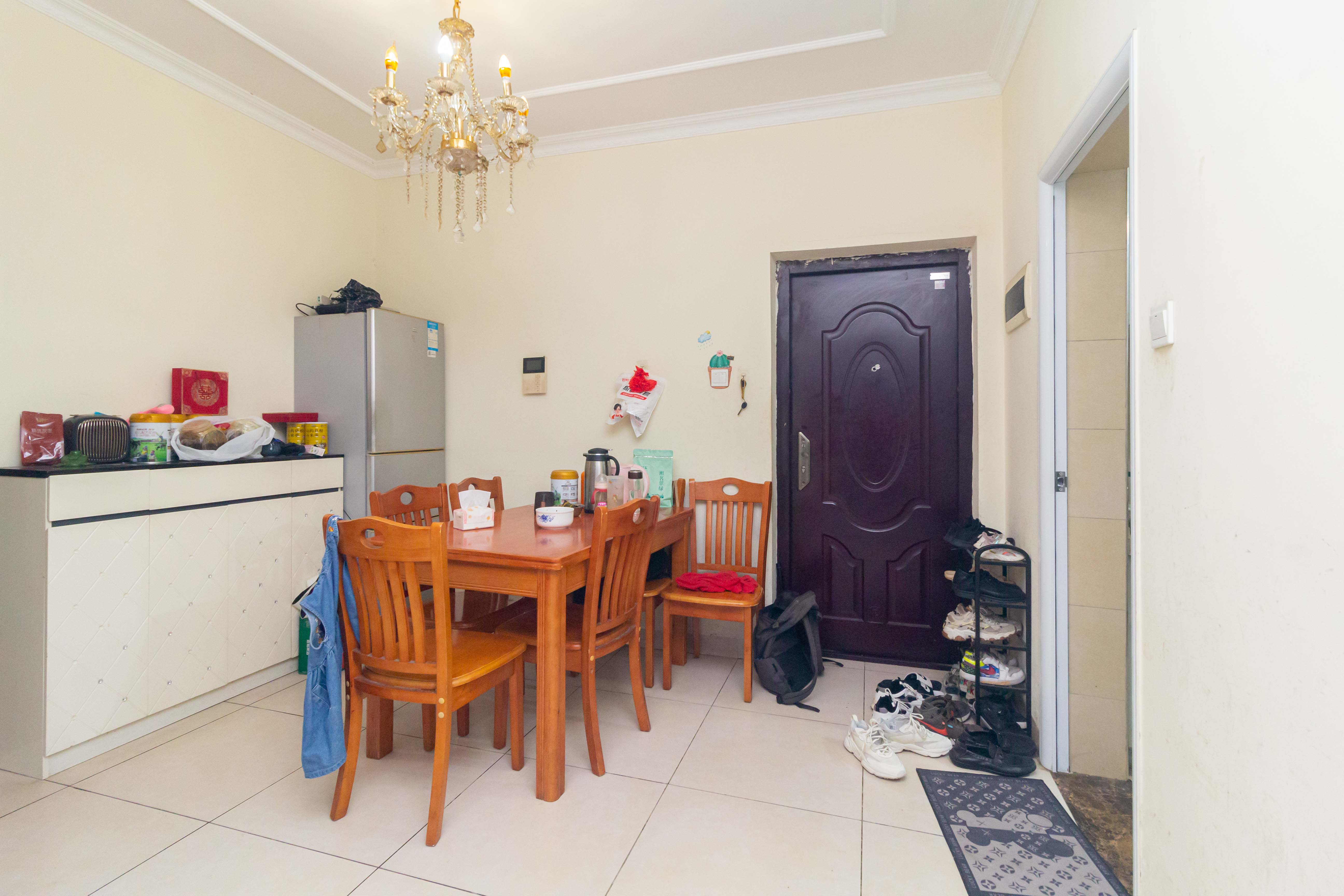 领东汇 2室2厅1卫 61.8万 领东汇 2室2厅1卫 61.8万客厅