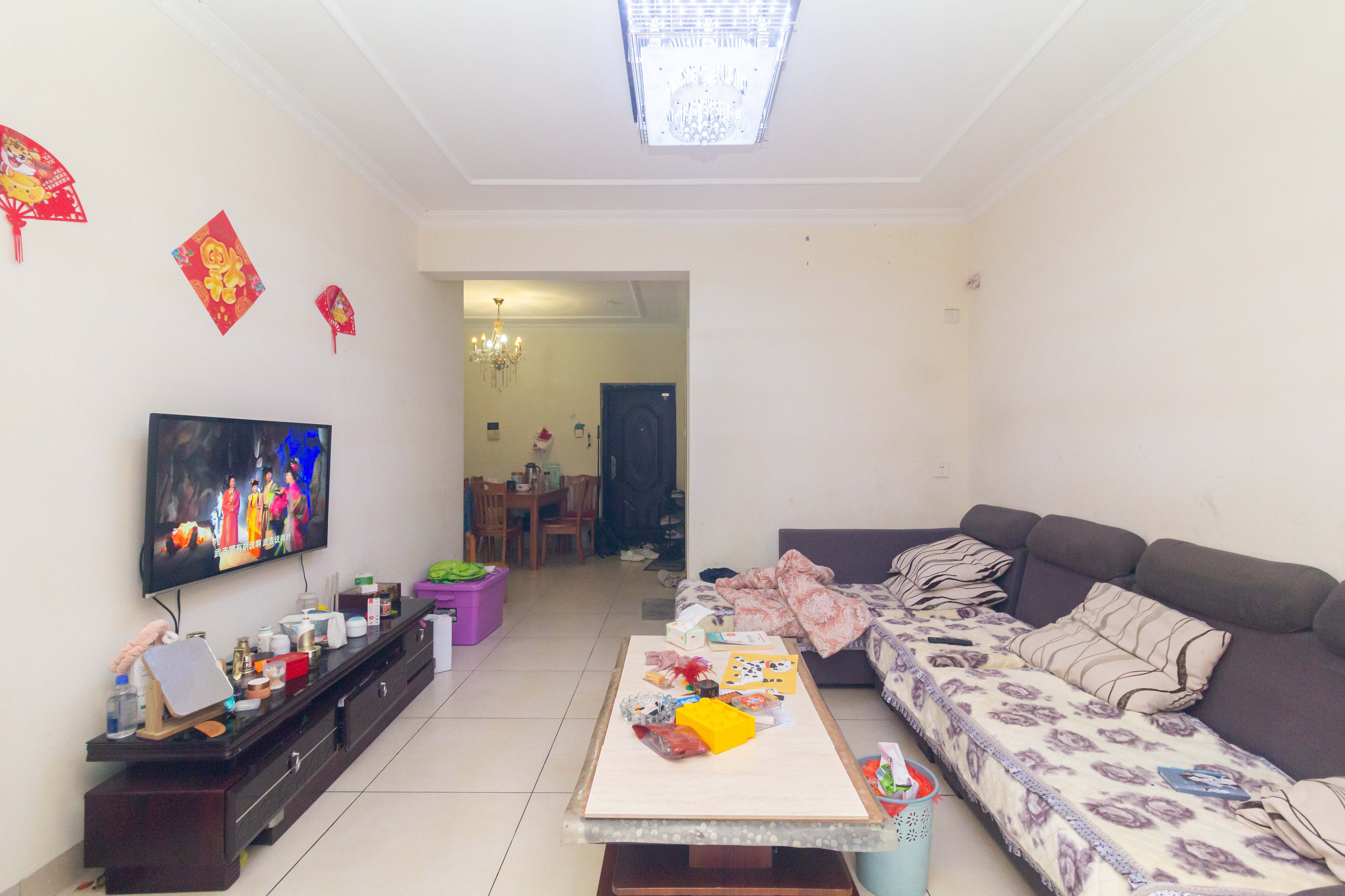 领东汇 2室2厅1卫 61.8万 领东汇 2室2厅1卫 61.8万客厅