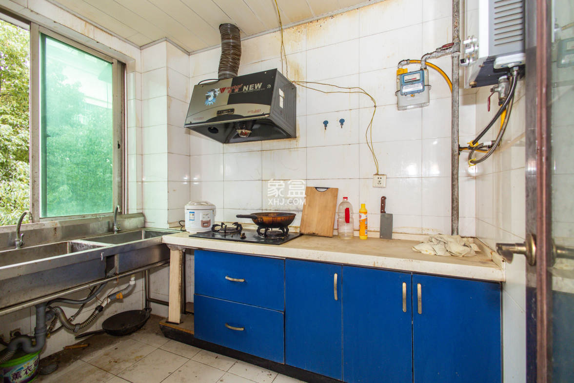 中南汽车世界  3室2厅1卫    33.8万 中南汽车世界  3室2厅1卫    33.8万厨房