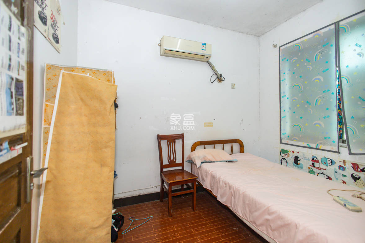 中南汽车世界  3室2厅1卫    33.8万 中南汽车世界  3室2厅1卫    33.8万卧室