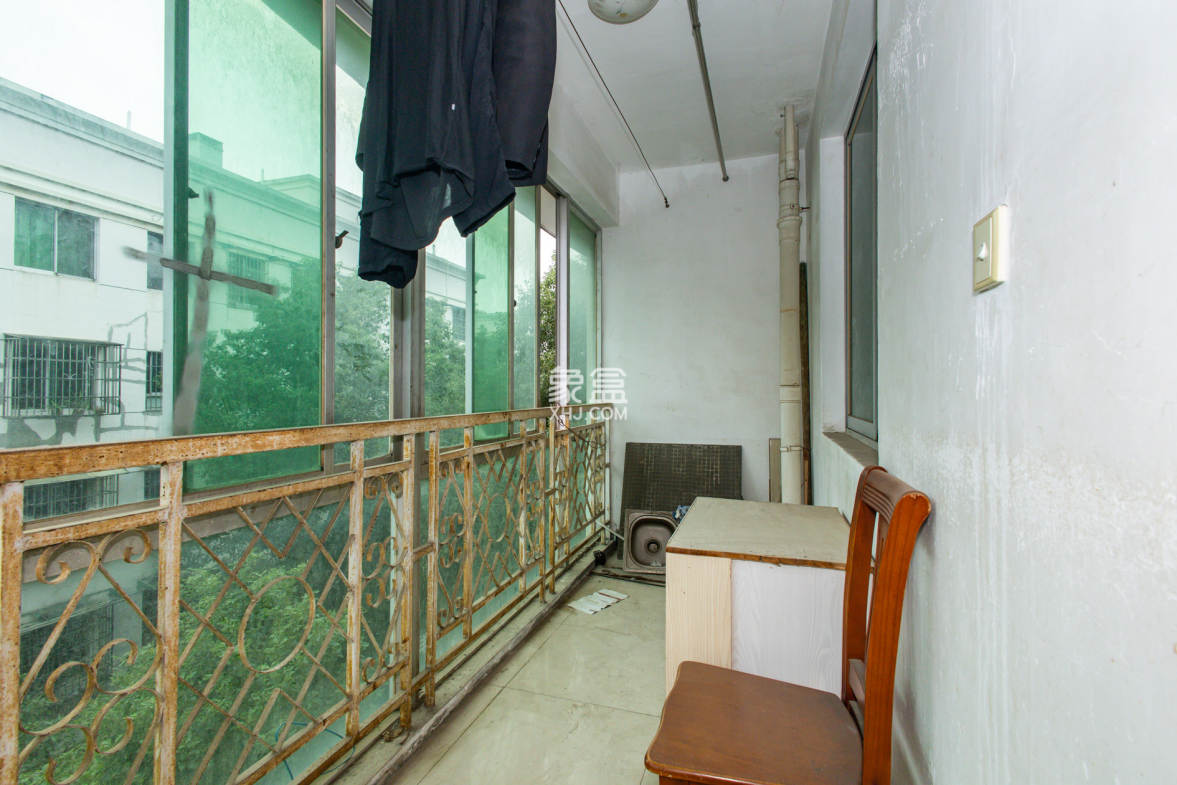 中南汽车世界  3室2厅1卫    33.8万 中南汽车世界  3室2厅1卫    33.8万阳台