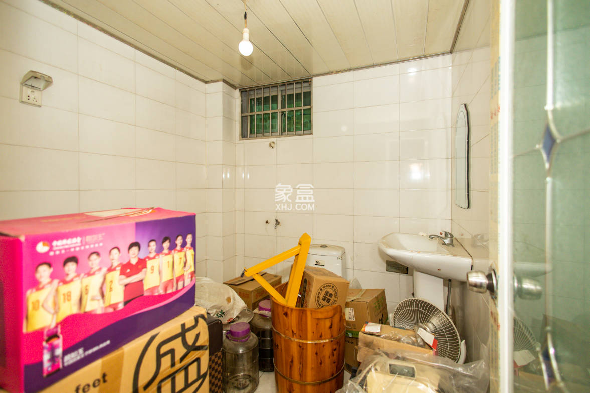 中南汽车世界  3室2厅1卫    33.8万 中南汽车世界  3室2厅1卫    33.8万卧室