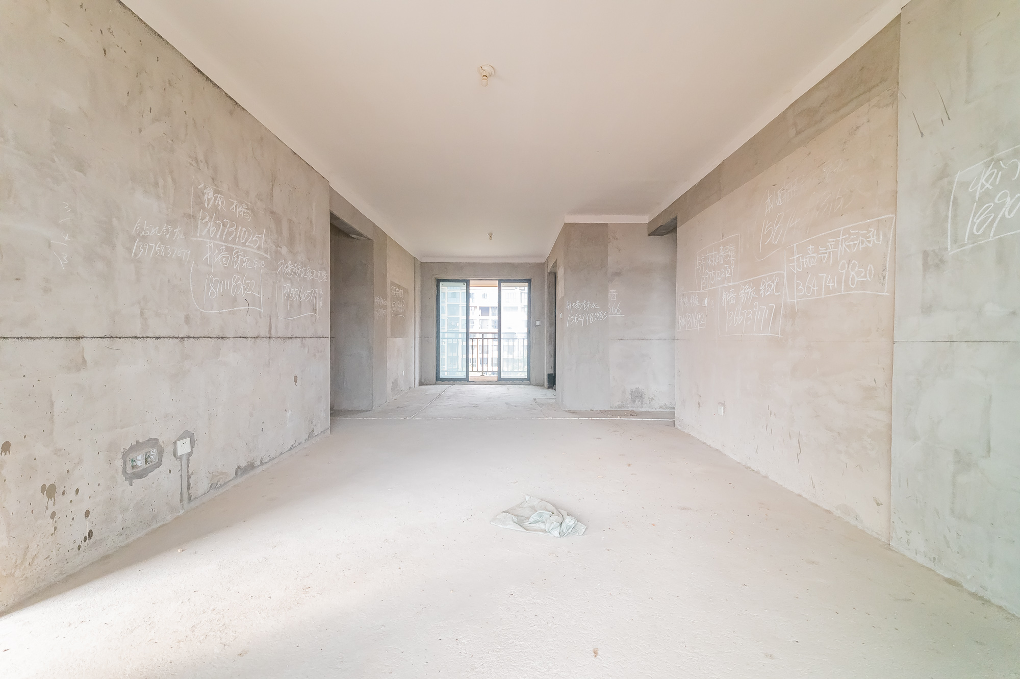 深业睿城  4室2厅2卫    131.8万客厅