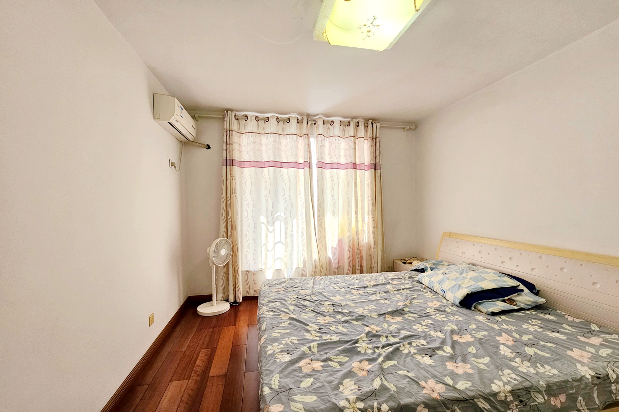 西子花苑  3室2厅2卫    108.0万 西子花苑  3室2厅2卫    108.0万卧室