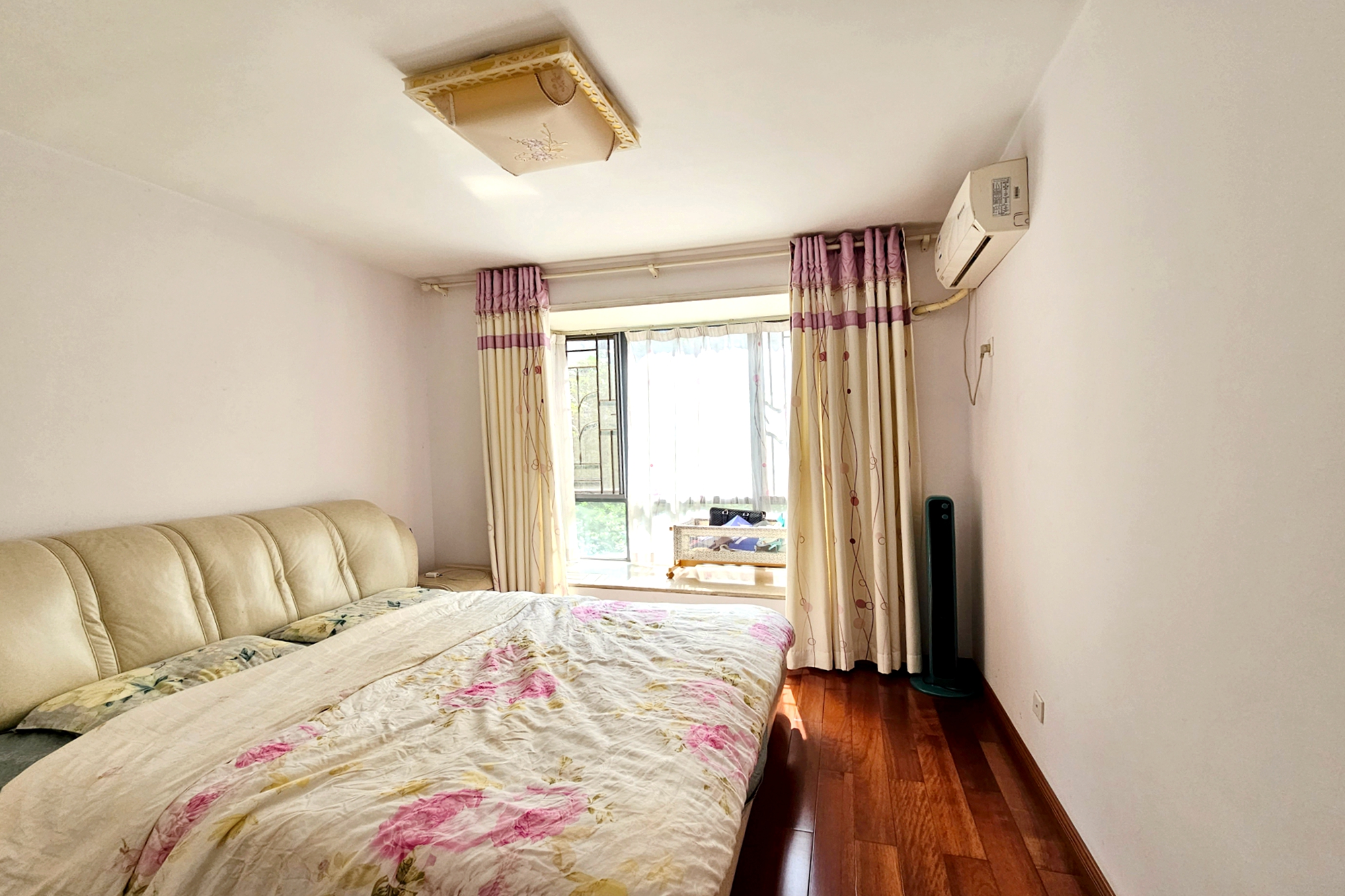 西子花苑  3室2厅2卫    108.0万 西子花苑  3室2厅2卫    108.0万卧室