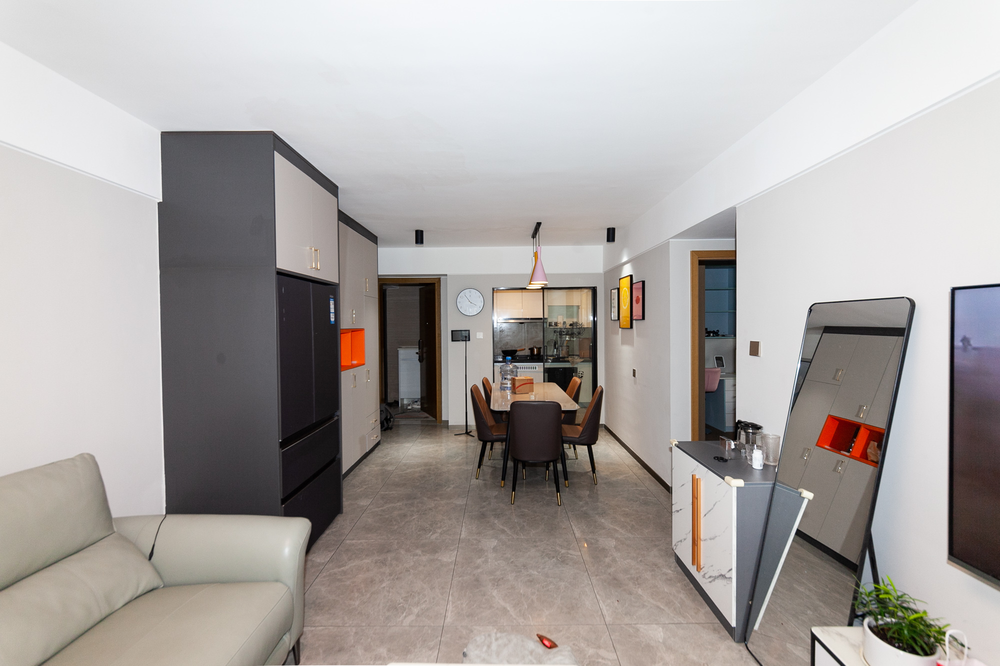 时代倾城四期 2室2厅1卫 69.99万 时代倾城四期 2室2厅1卫 69.99万客厅