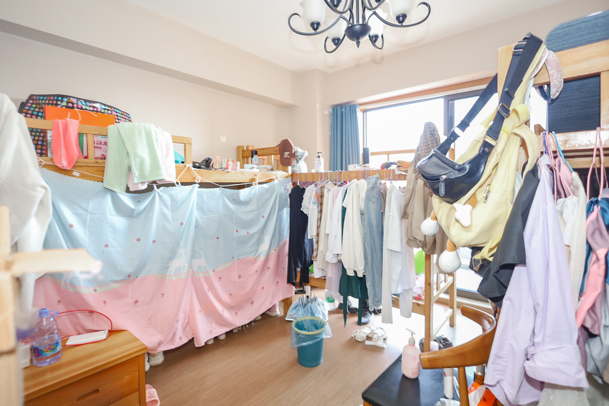 麓谷小镇  4室2厅2卫   110.00万卧室