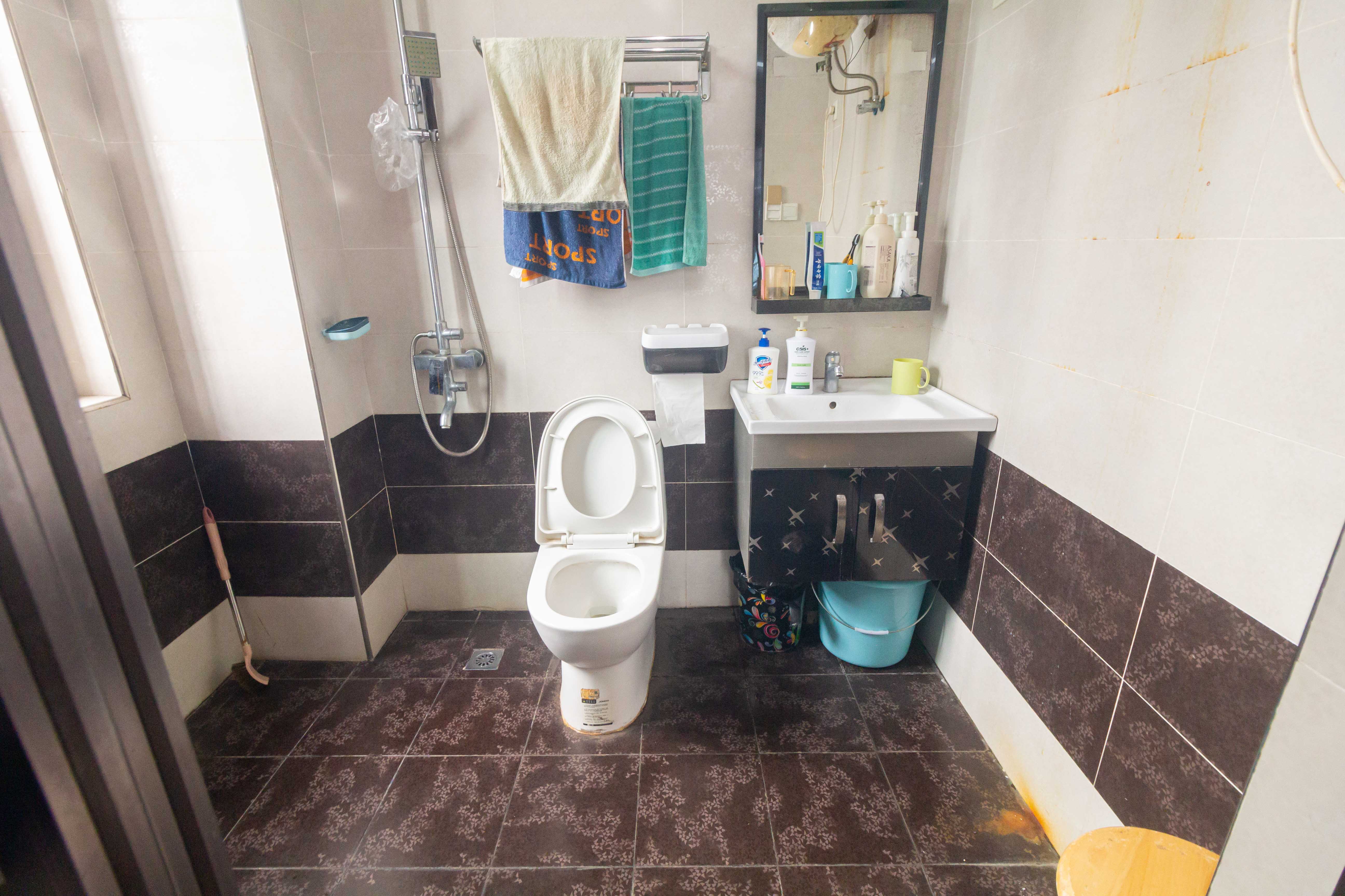 紫东苑(星沙) 3室2厅2卫 76.8万 紫东苑(星沙) 3室2厅2卫 76.8万卫生间