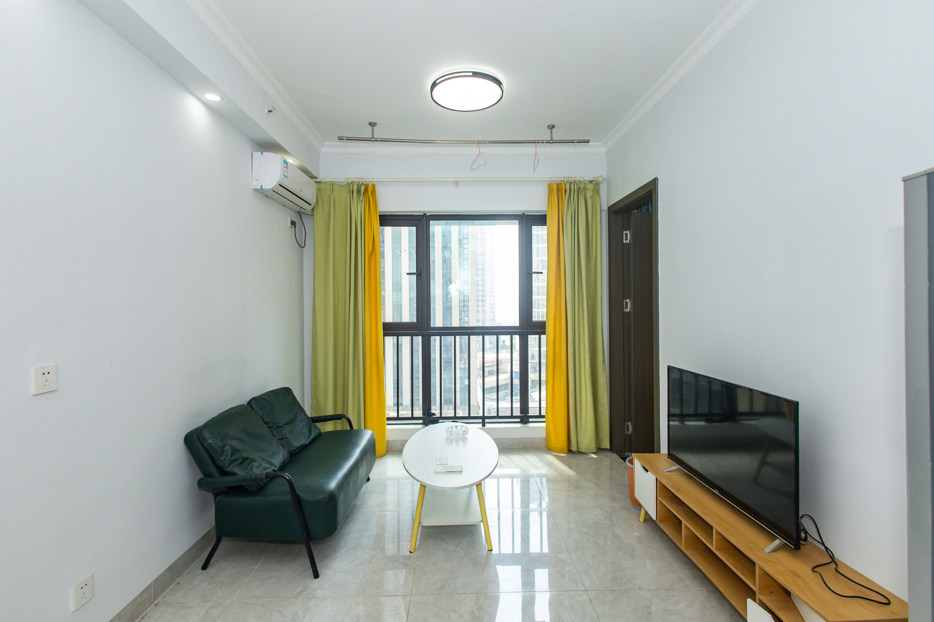 金科时代中心 2室1厅1卫 30.0万 金科时代中心 2室1厅1卫 30.0万客厅