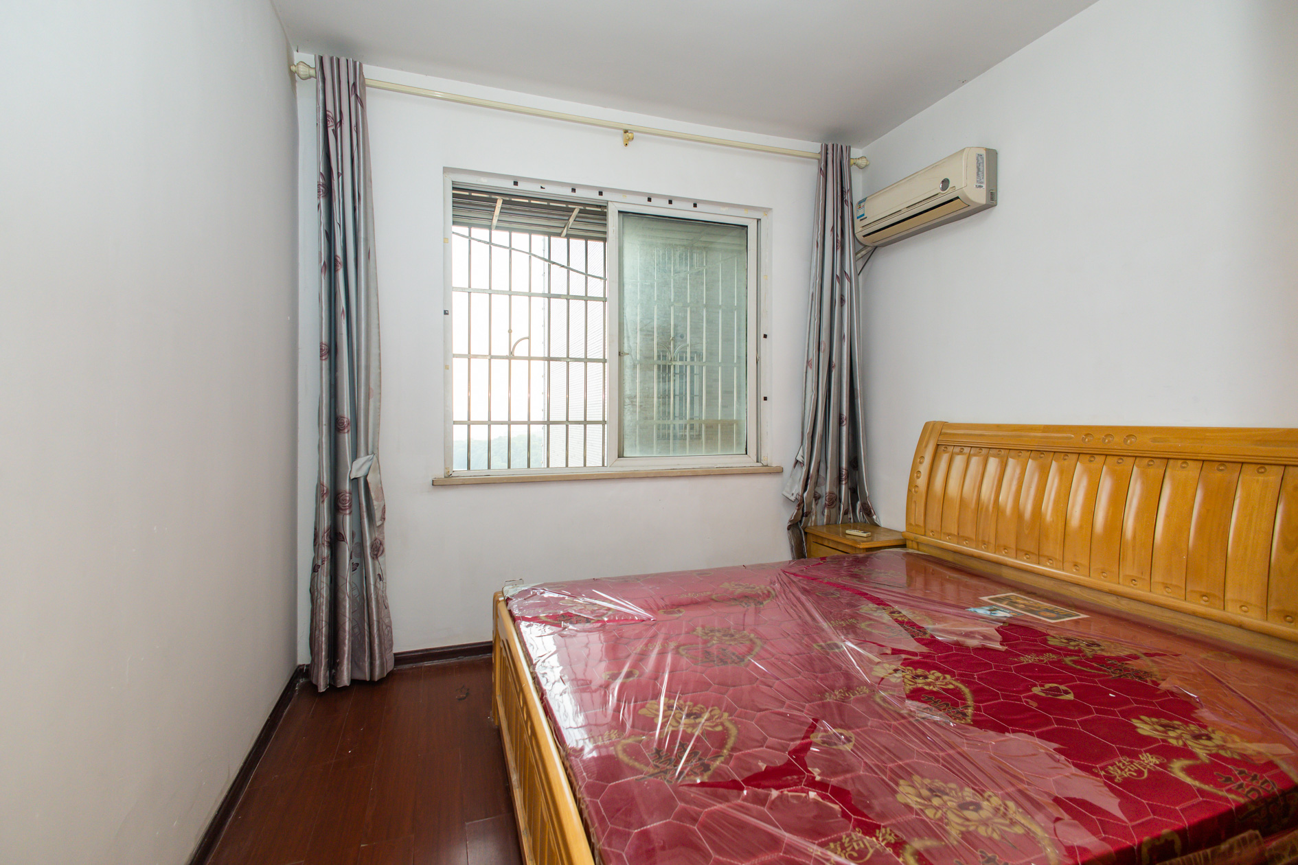 紫晶城 4室2厅2卫 69.8万 紫晶城 4室2厅2卫 69.8万卧室