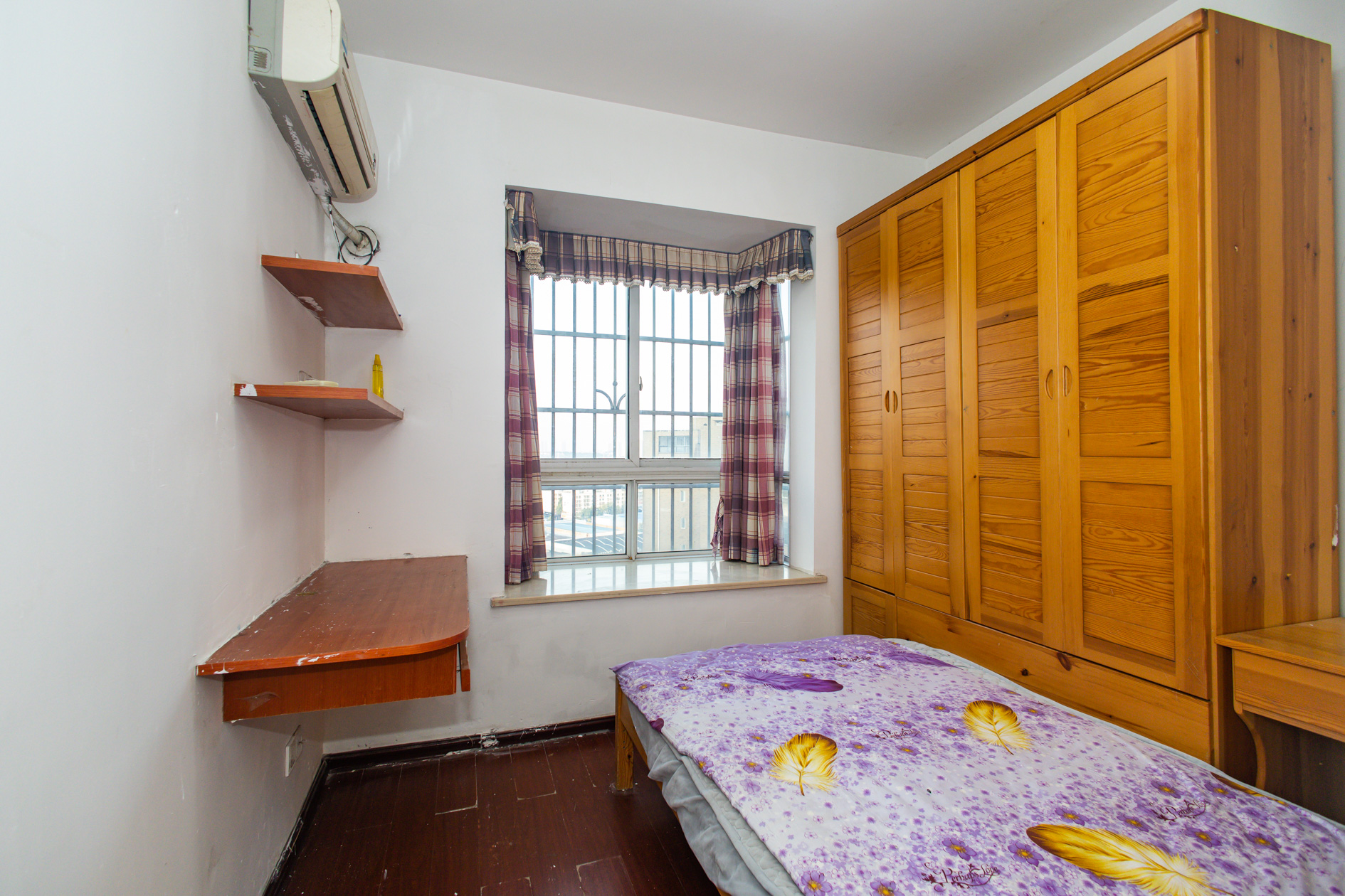 紫晶城 4室2厅2卫 69.8万 紫晶城 4室2厅2卫 69.8万卧室