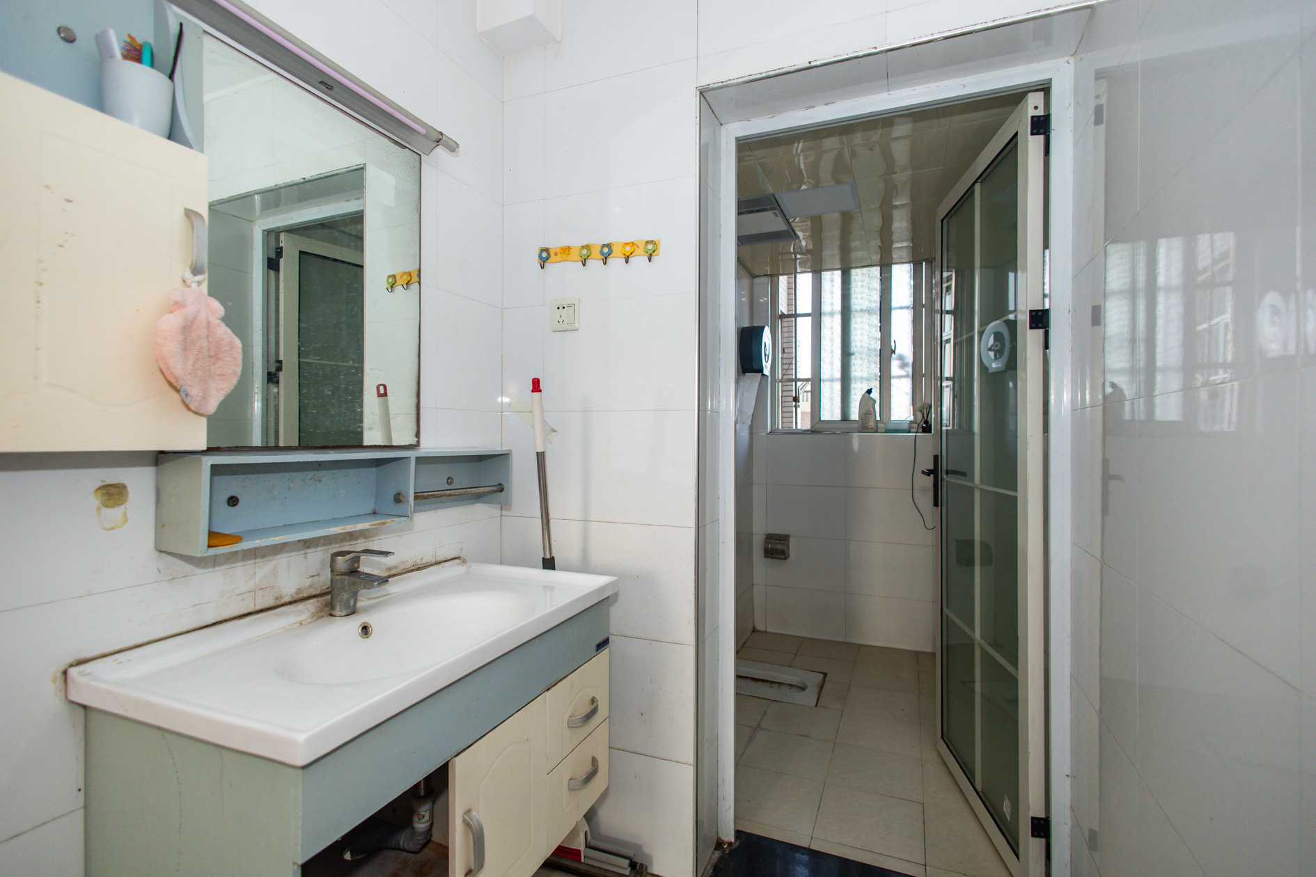 紫晶城 4室2厅2卫 69.8万 紫晶城 4室2厅2卫 69.8万卫生间