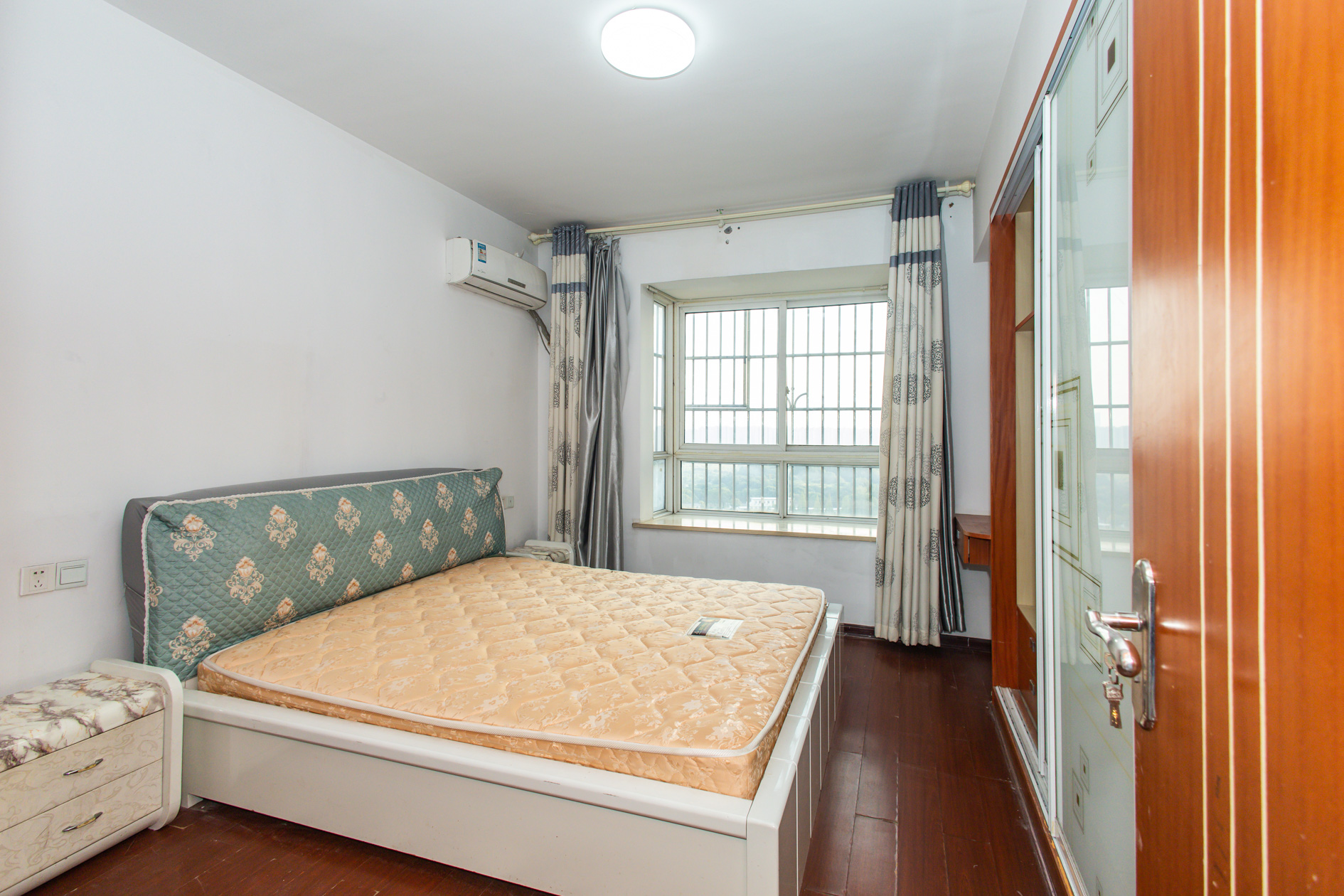 紫晶城 4室2厅2卫 69.8万 紫晶城 4室2厅2卫 69.8万卧室