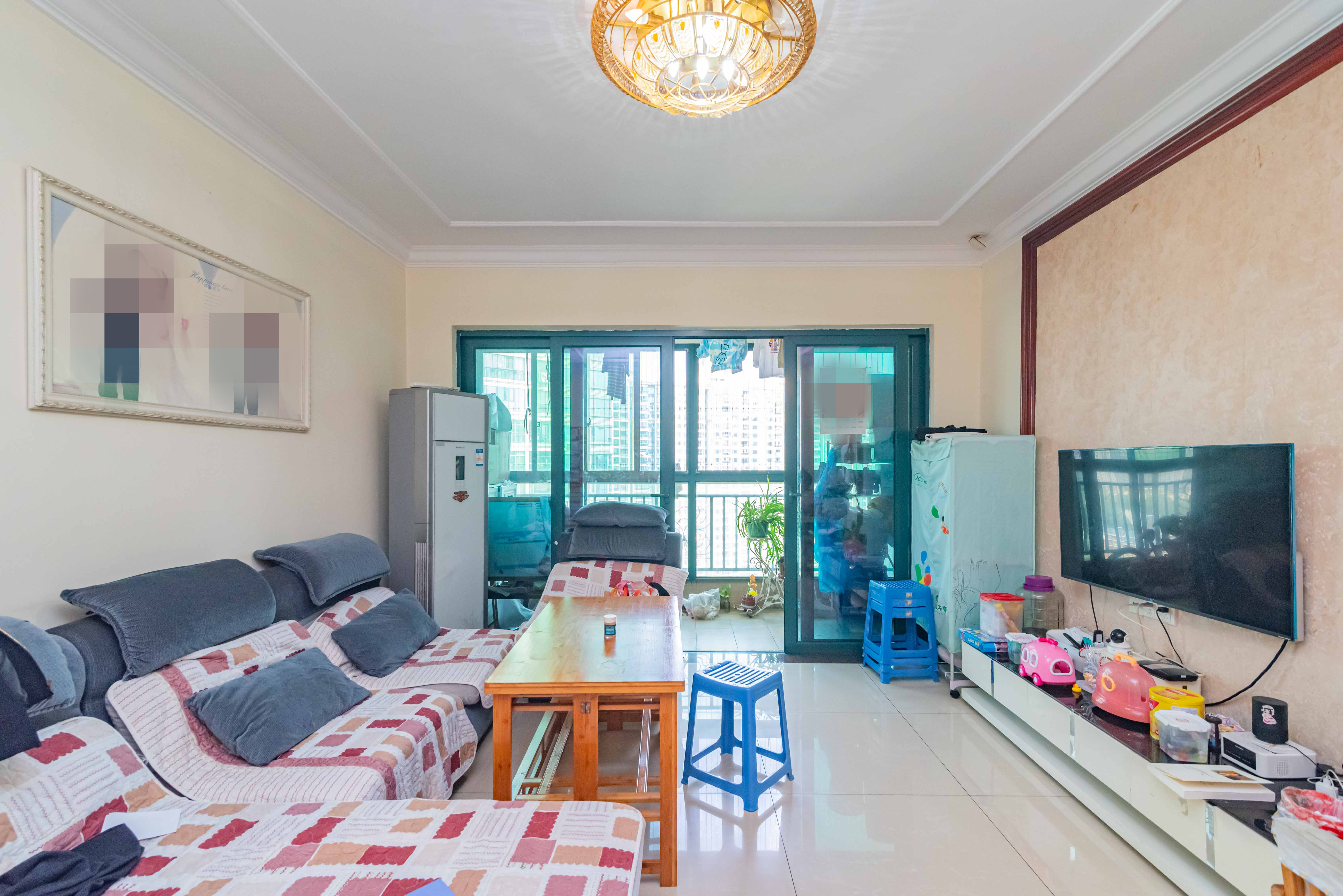 恒大雅苑  3室2厅1卫    102.0万客厅