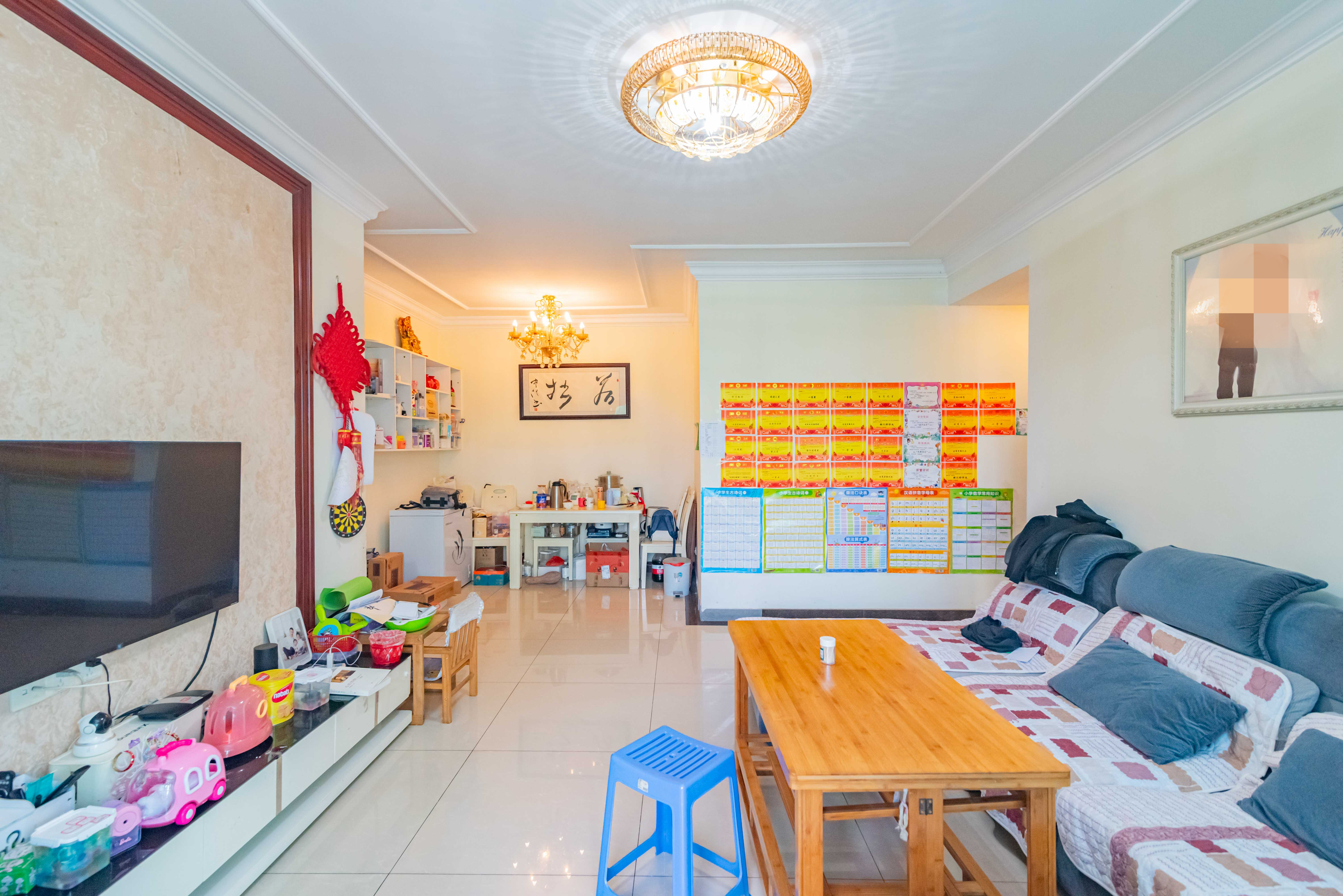 恒大雅苑  3室2厅1卫    102.0万客厅