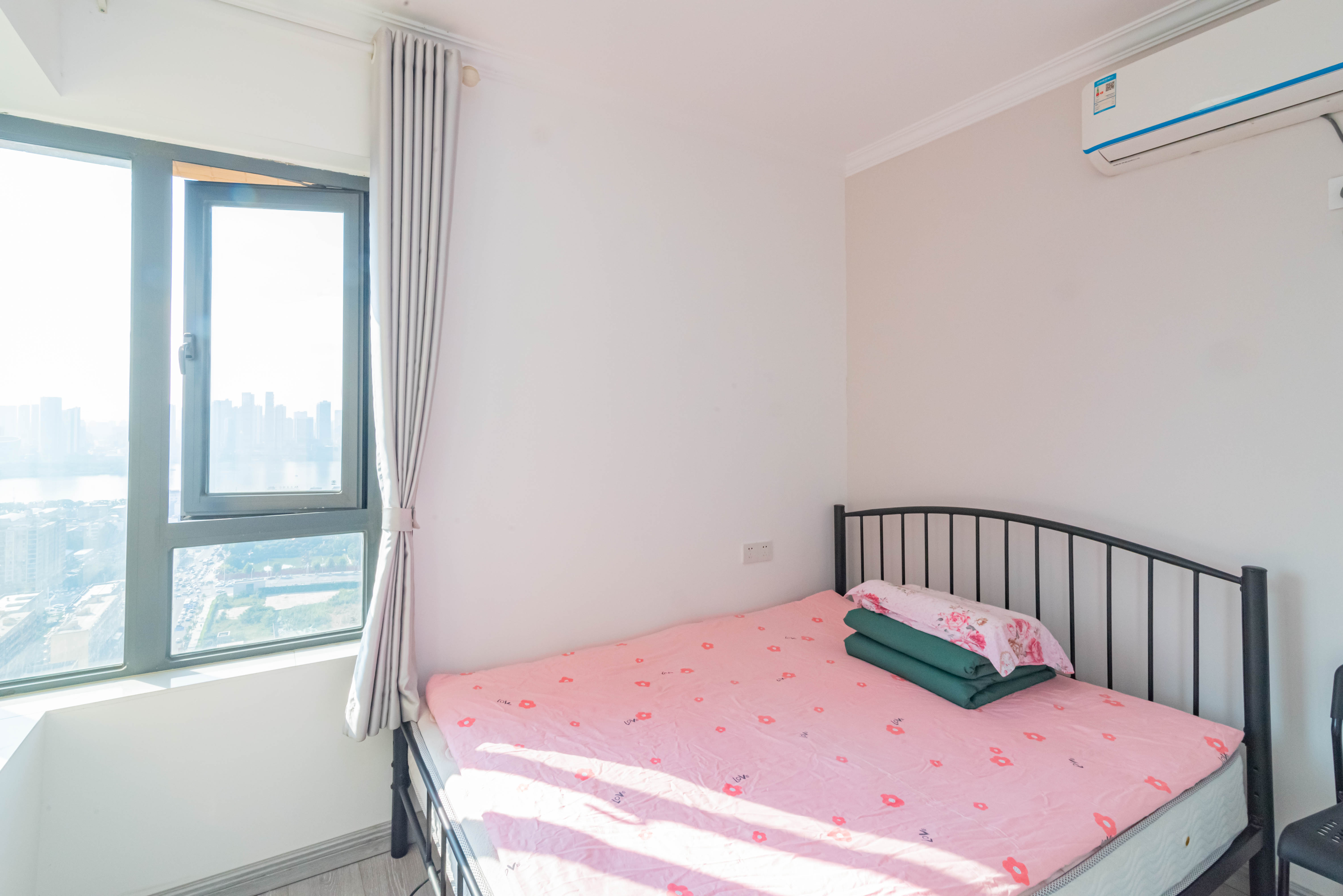 天健城  2室1厅1卫    110.0万 天健城  2室1厅1卫    110.0万卧室