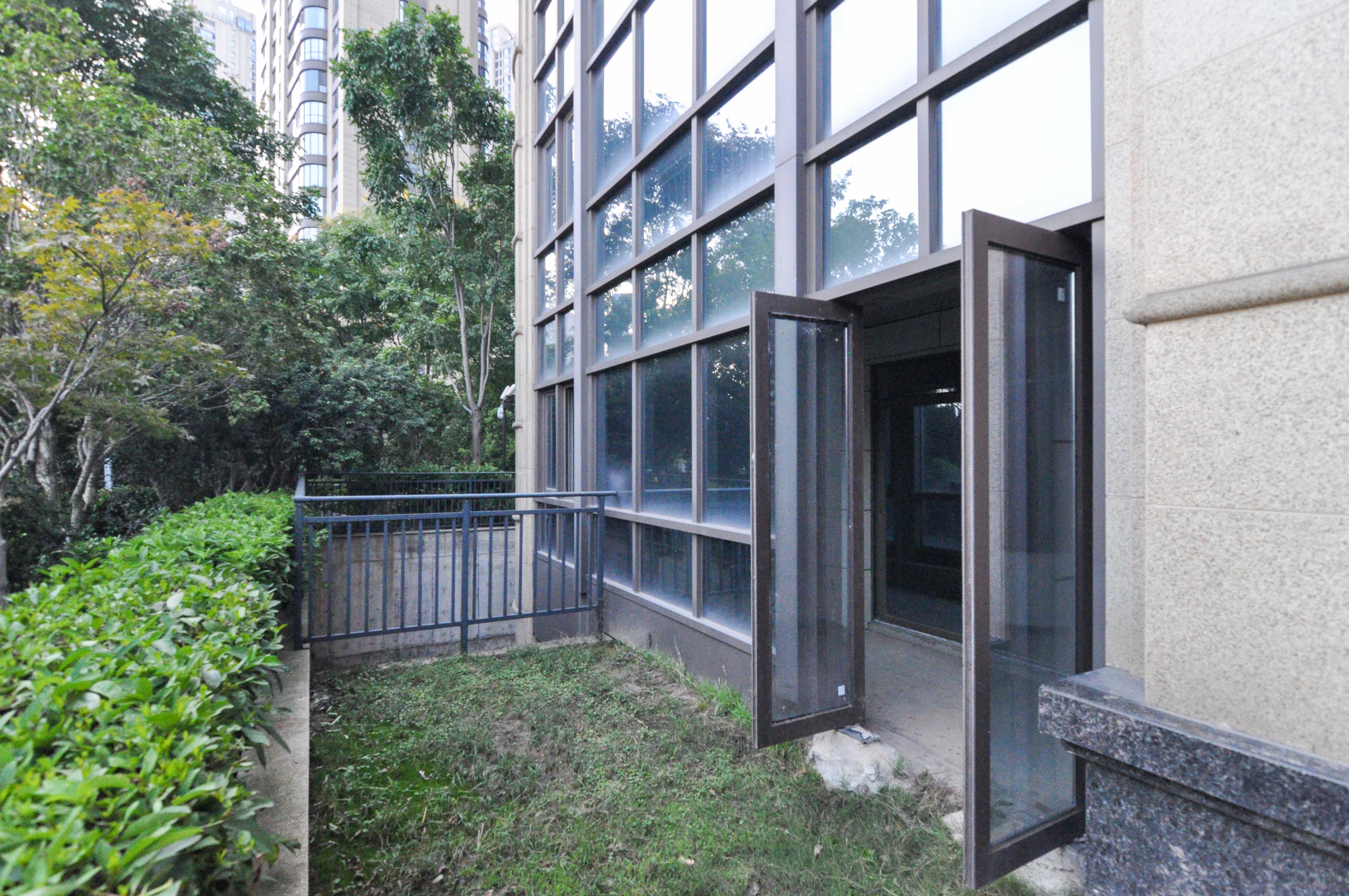 梅溪湖金茂府（金茂广场）（金茂览秀城）  7室4厅6卫    899.95万客厅