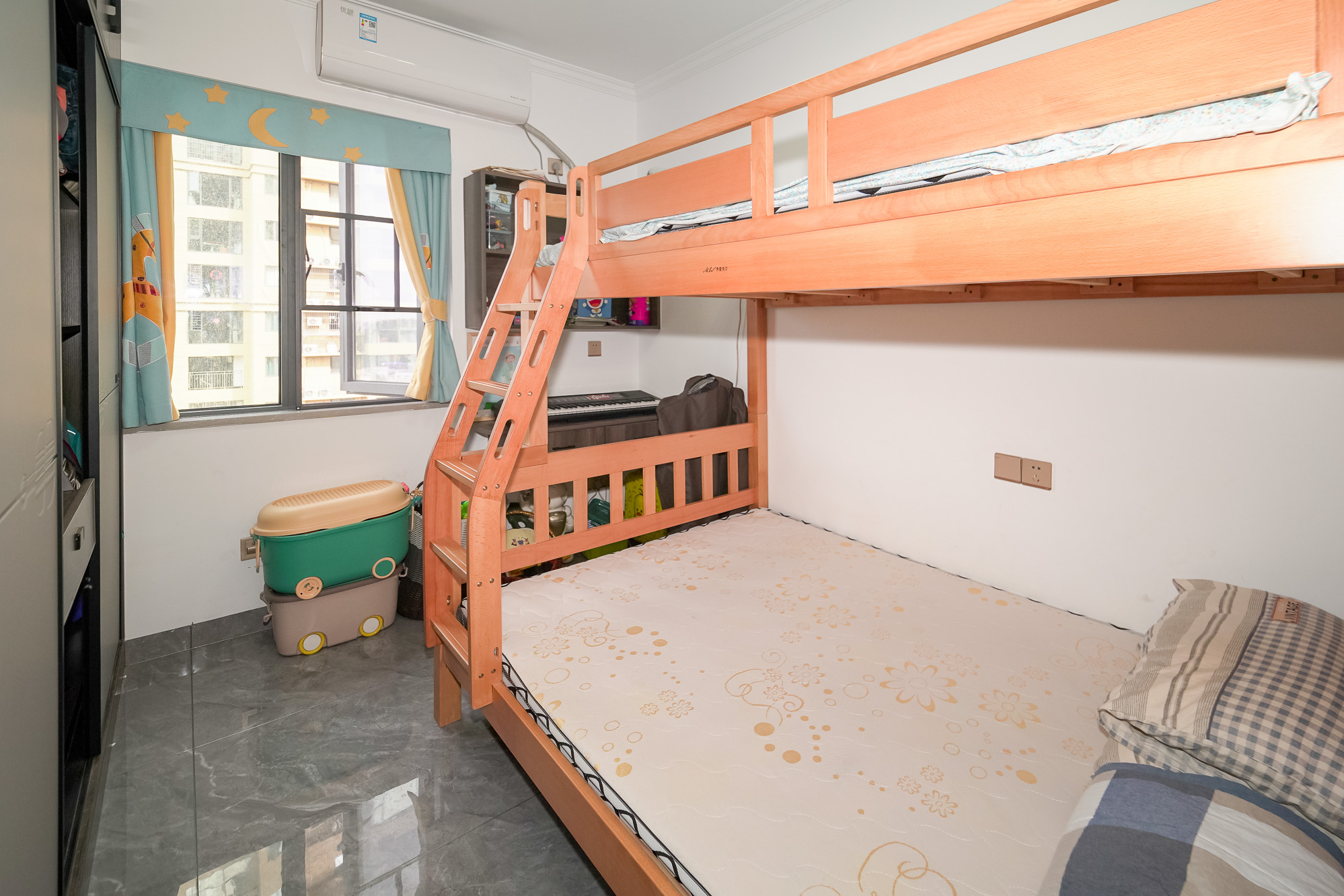 澳海澜庭 3室2厅2卫 98.0万 澳海澜庭 3室2厅2卫 98.0万卧室